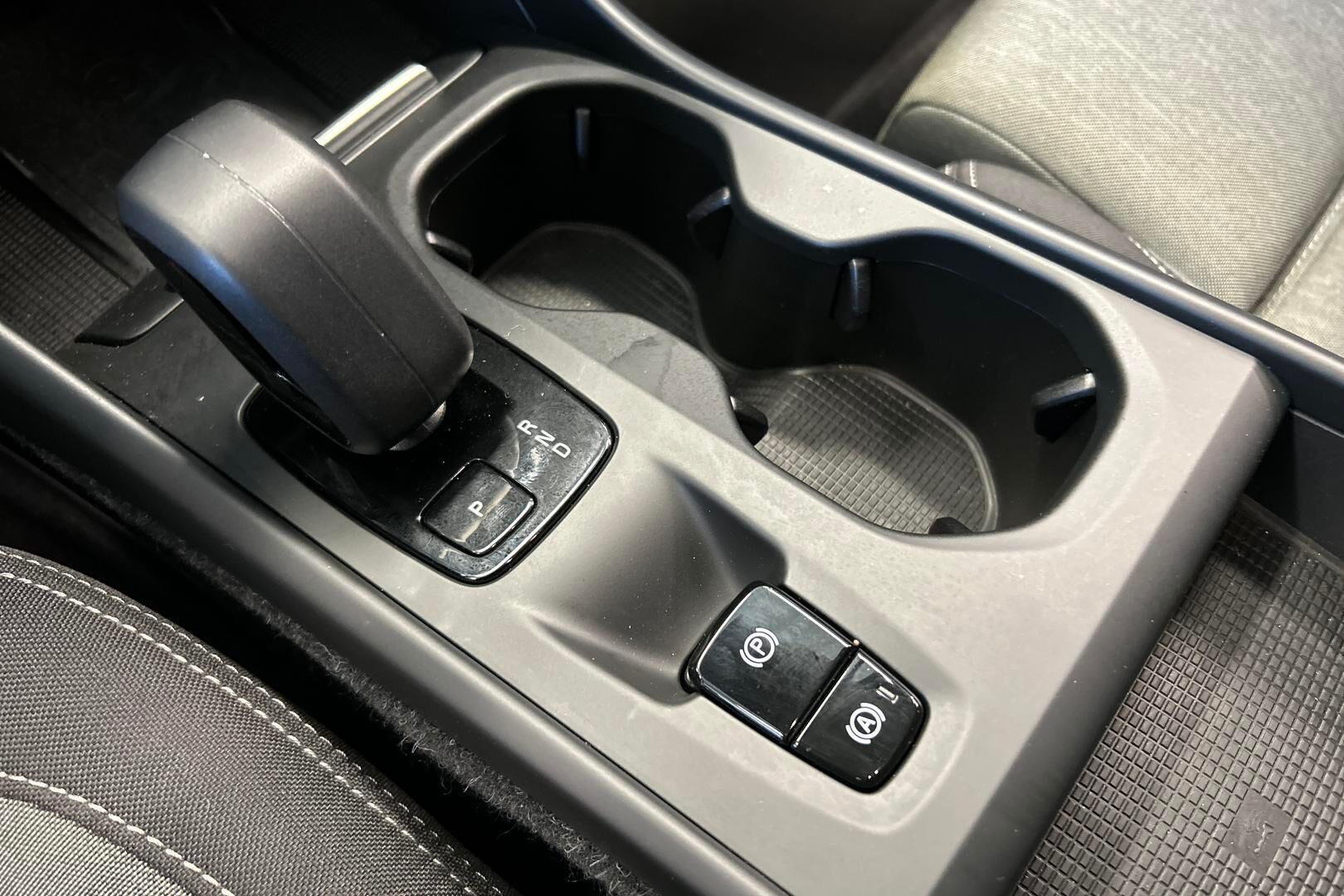 Volvo XC40 iso kuva 17