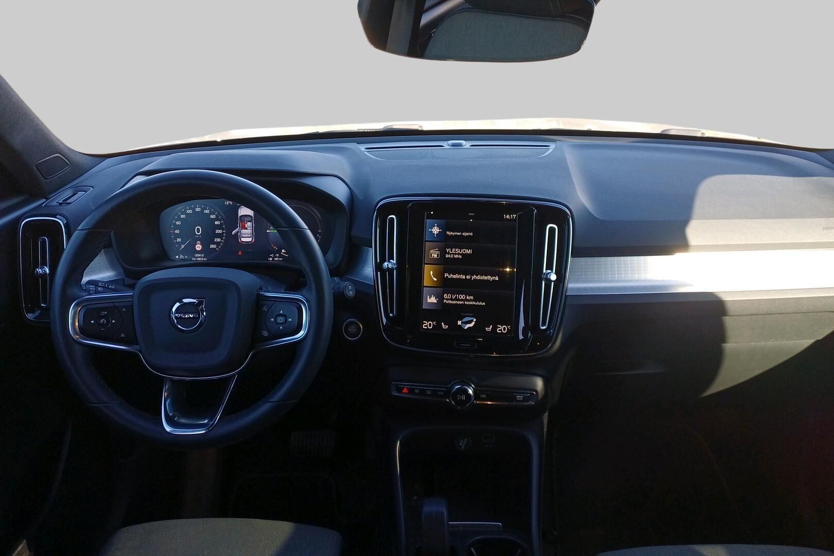 Volvo XC40 iso kuva 2