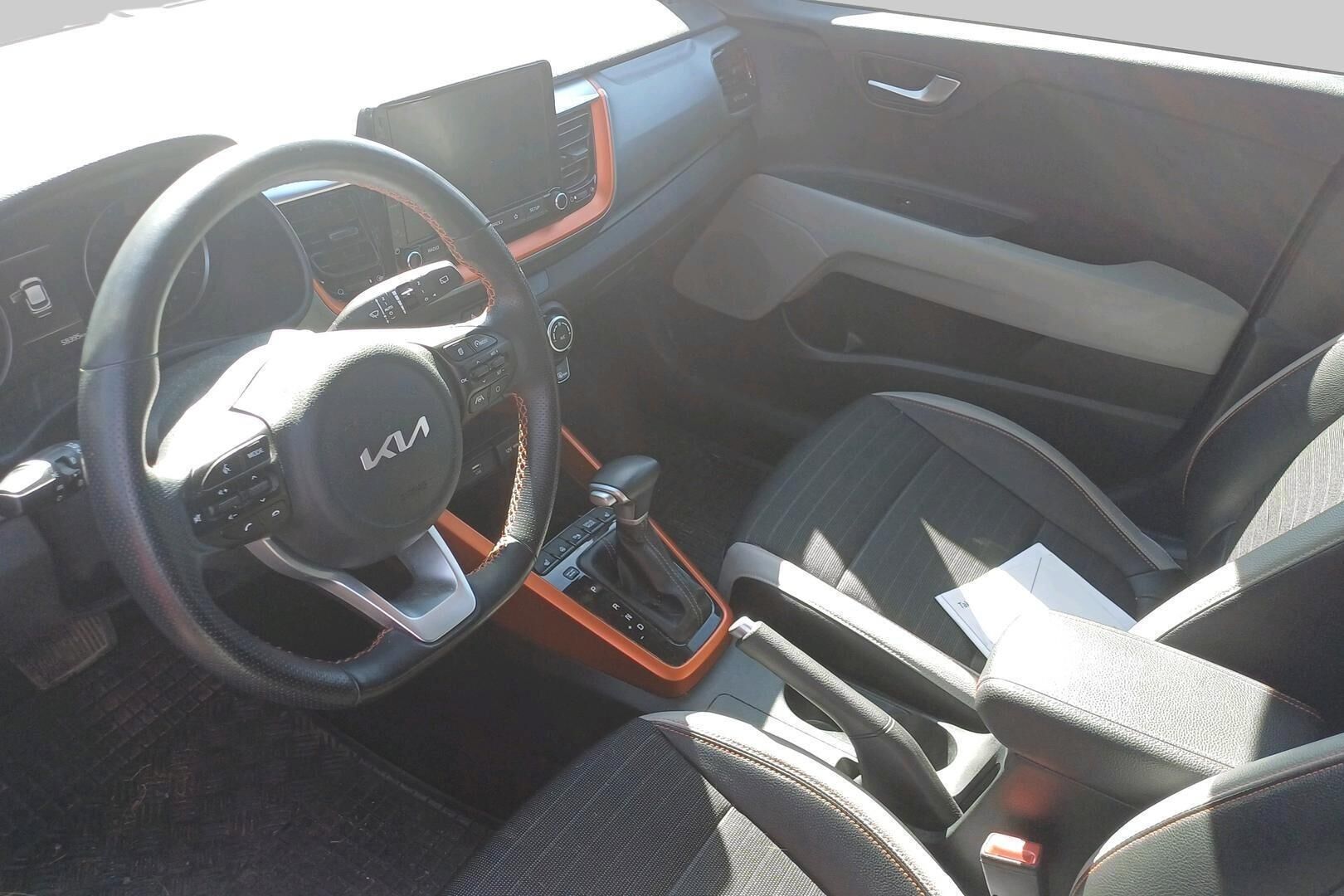 Kia Stonic iso kuva 1