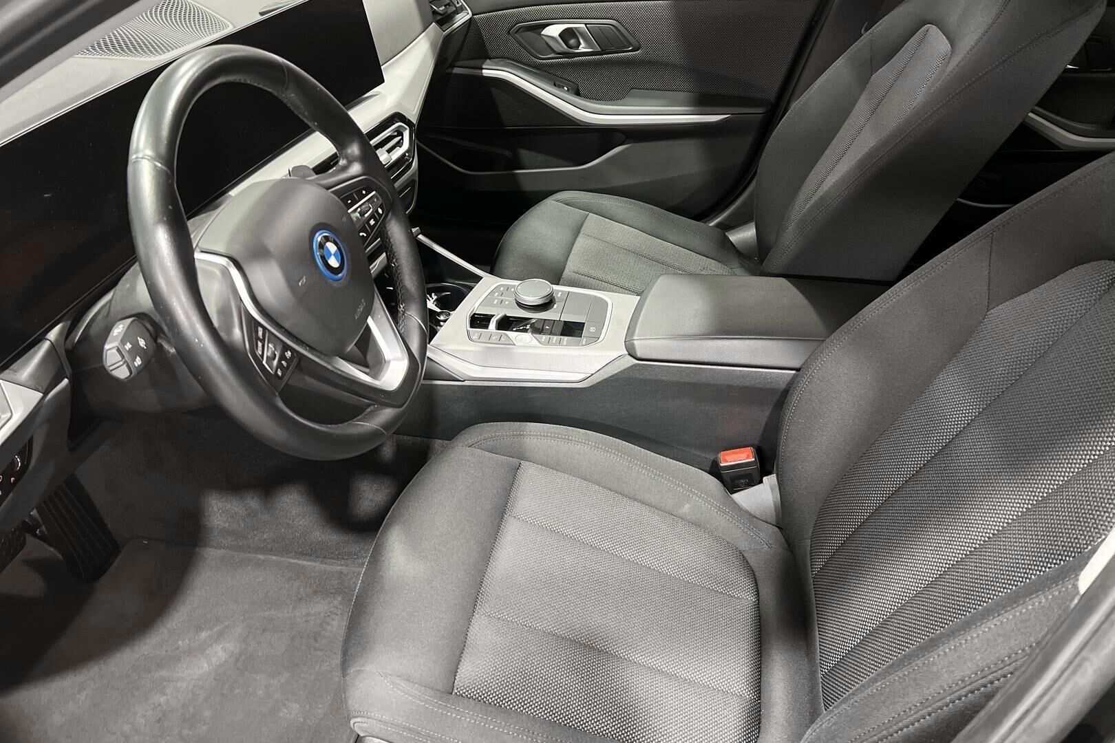 BMW 3-sarja iso kuva 8