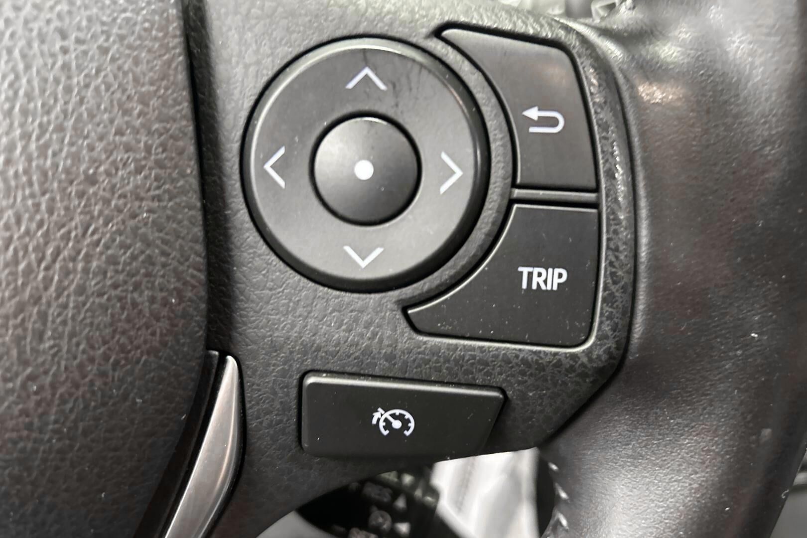 Toyota Auris iso kuva 16