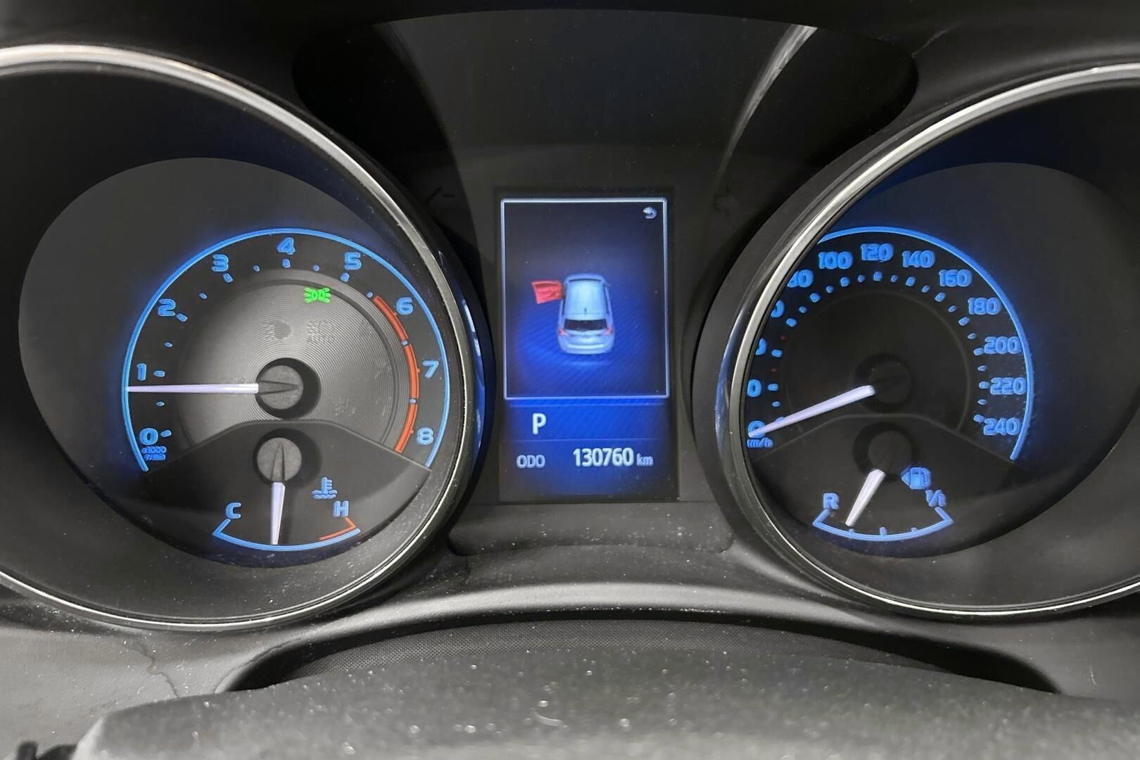 Toyota Auris iso kuva 17