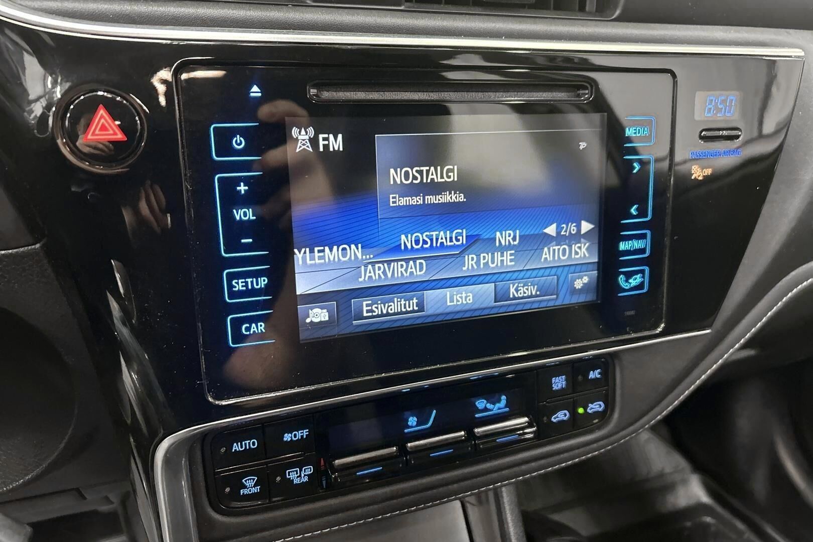 Toyota Auris iso kuva 19