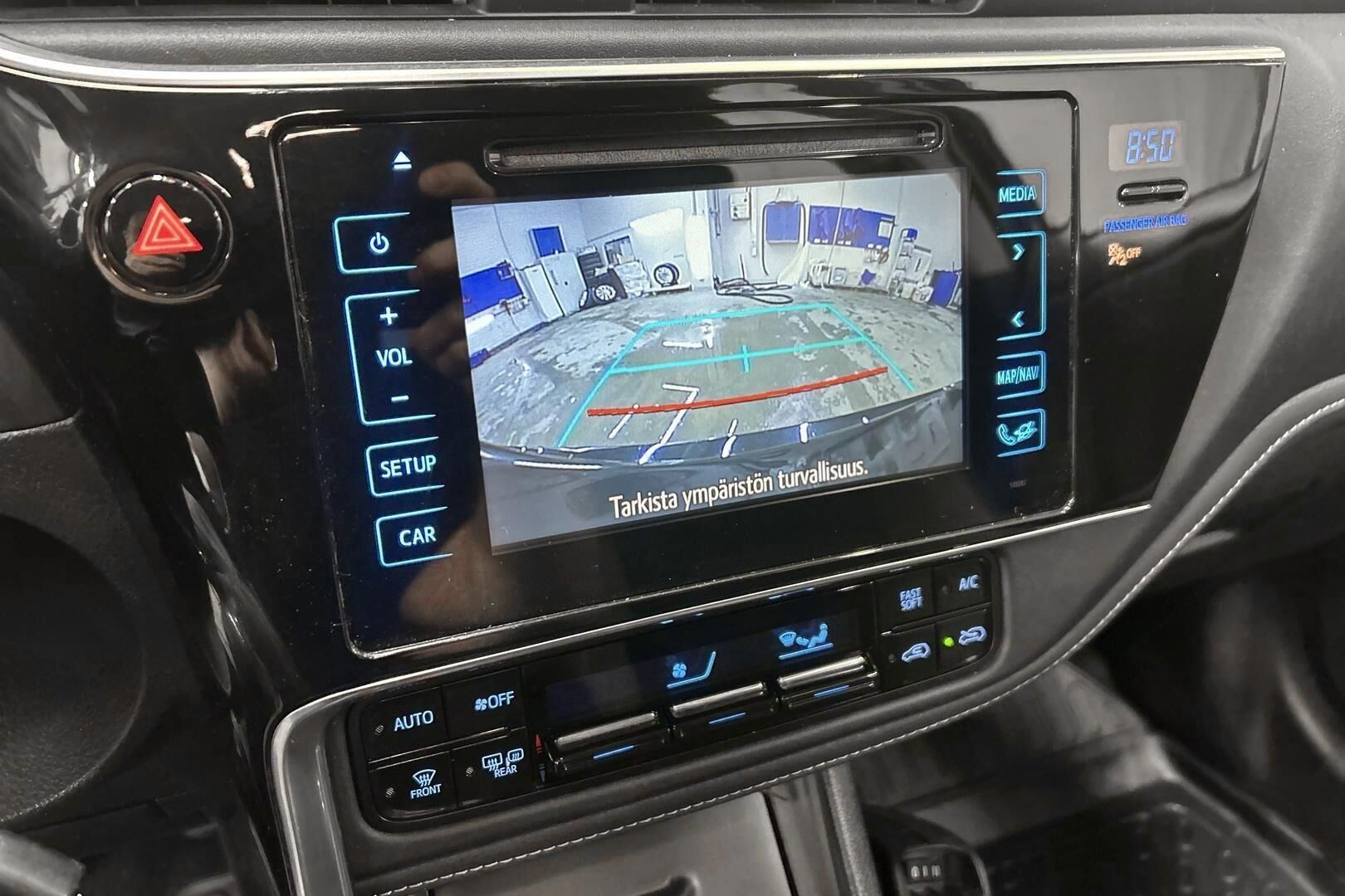 Toyota Auris iso kuva 19