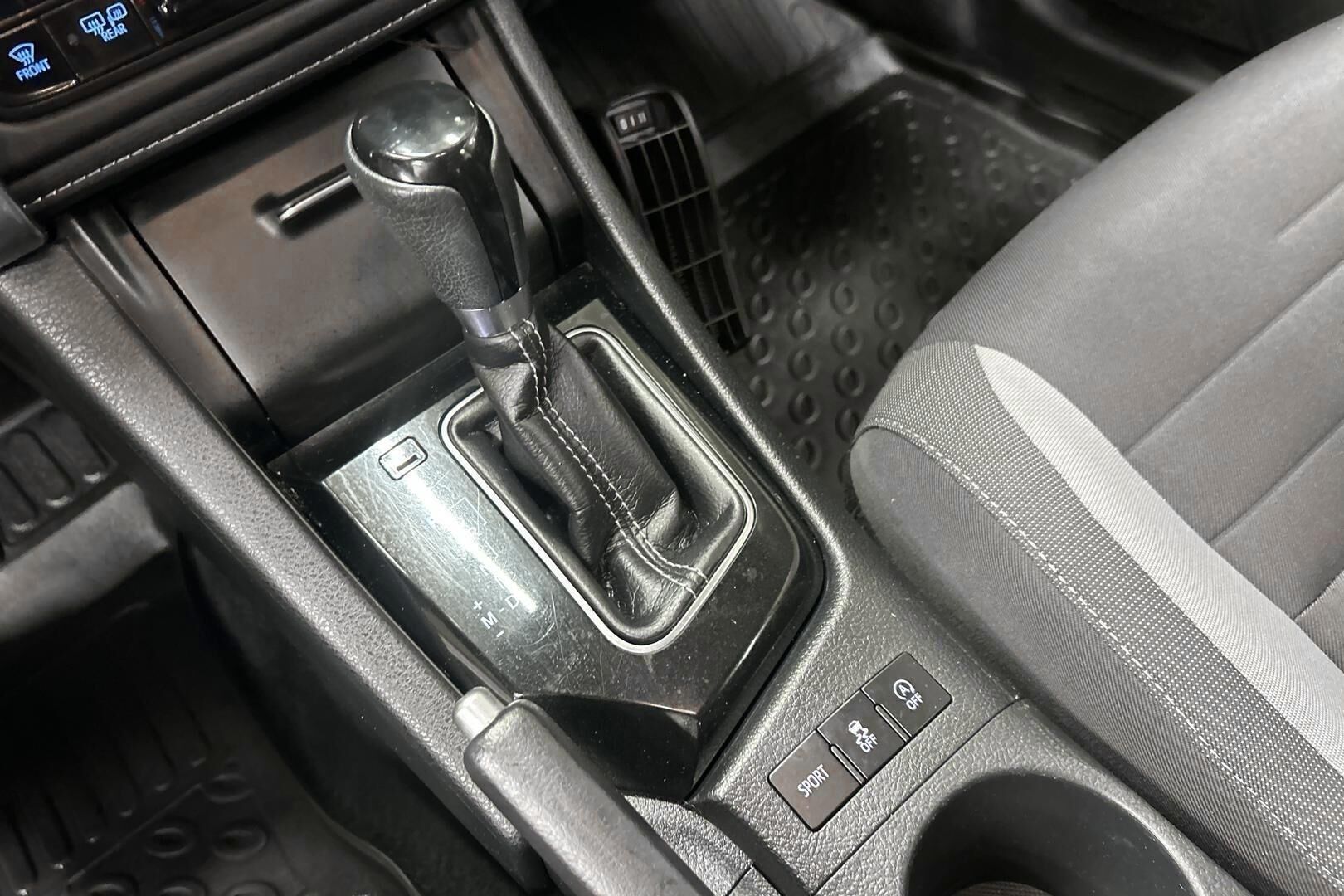 Toyota Auris iso kuva 20