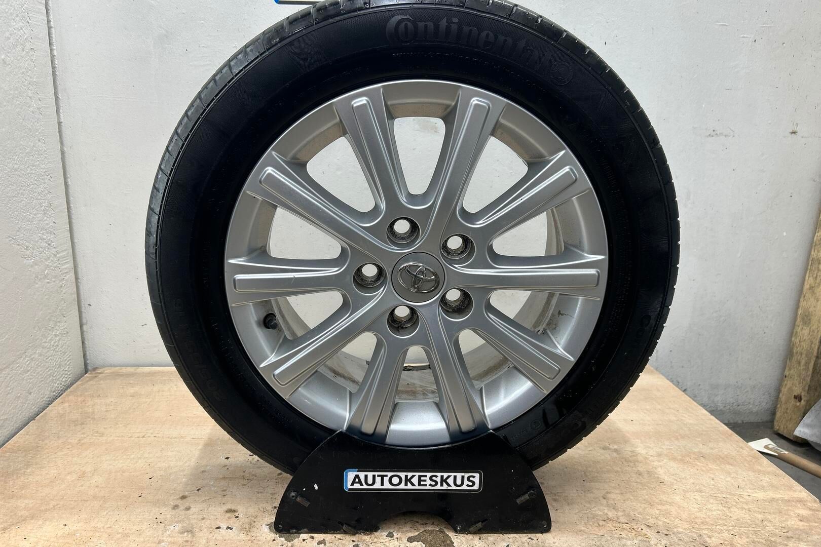 Toyota Auris iso kuva 22