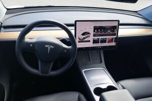 Tesla Model Y esikatselu 1