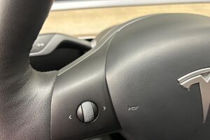 Tesla Model Y esikatselu 18