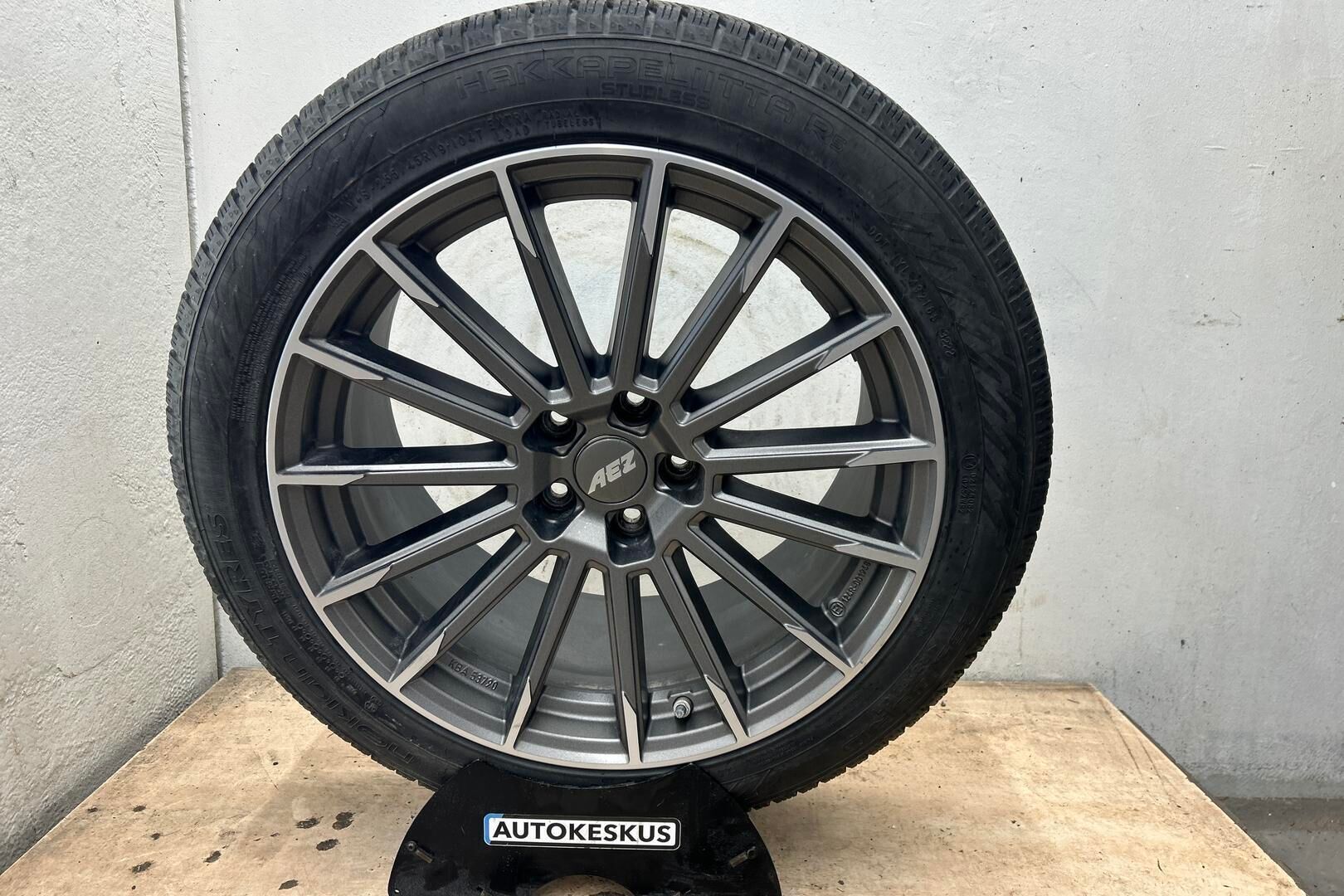 Tesla Model Y iso kuva 14