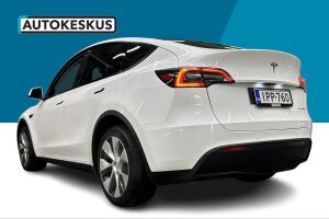 Tesla Model Y esikatselu 19