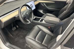 Tesla Model Y esikatselu 5