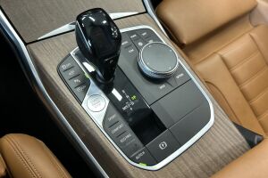 BMW 3-SARJA esikatselu 20