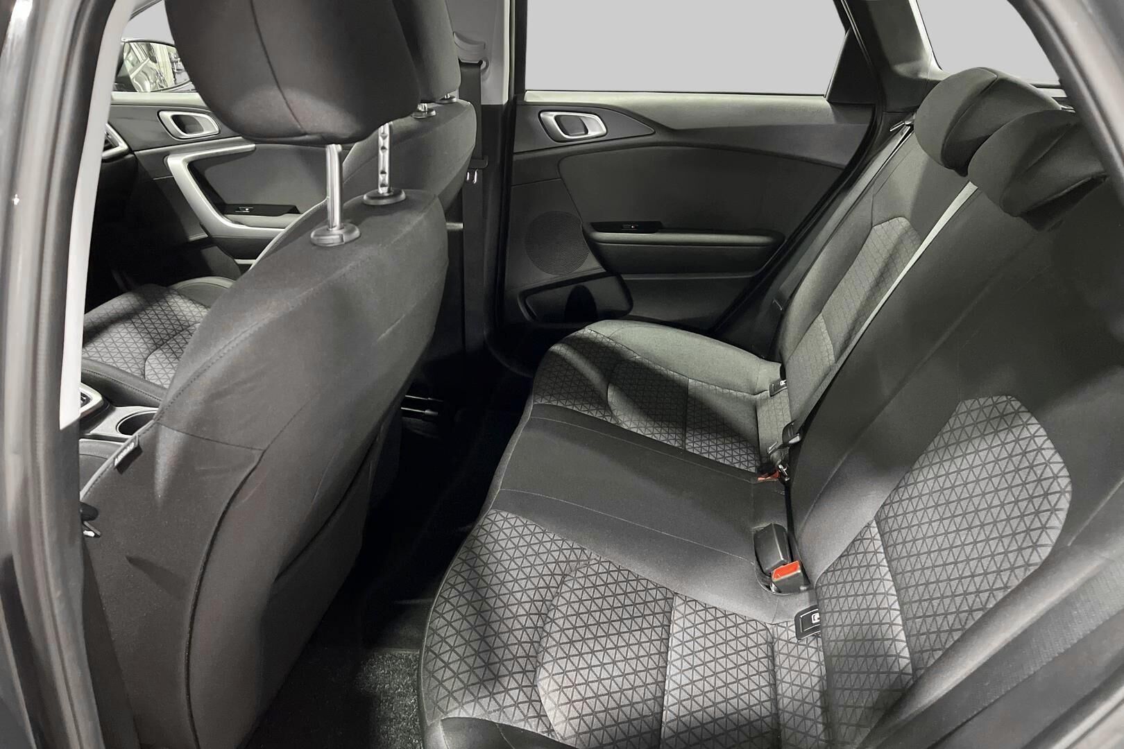 Kia Ceed iso kuva 18