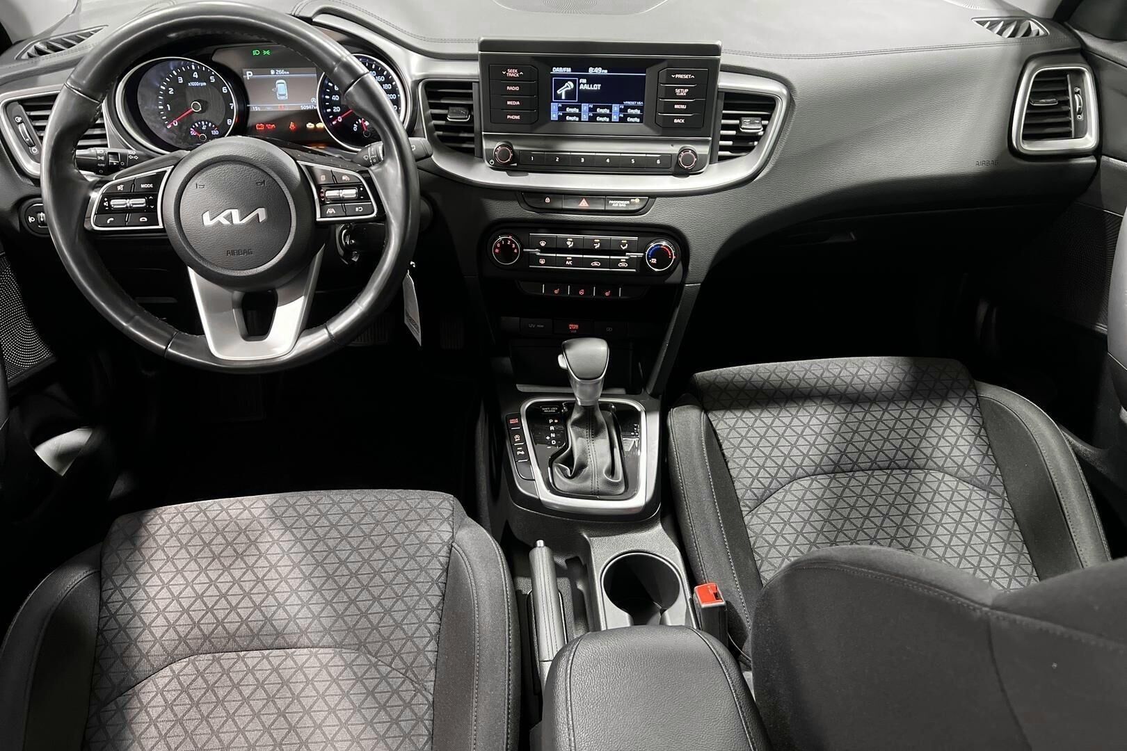 Kia Ceed iso kuva 6