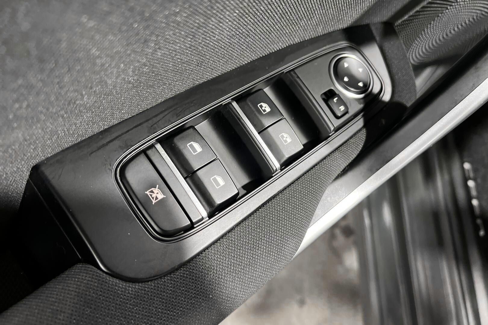 Kia Ceed iso kuva 9