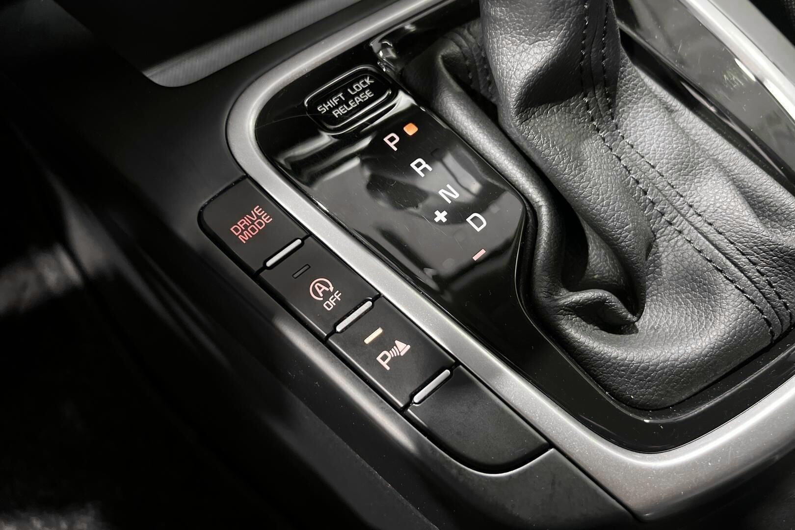 Kia Ceed iso kuva 21