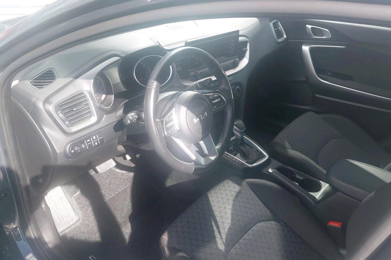 Kia Ceed iso kuva 2