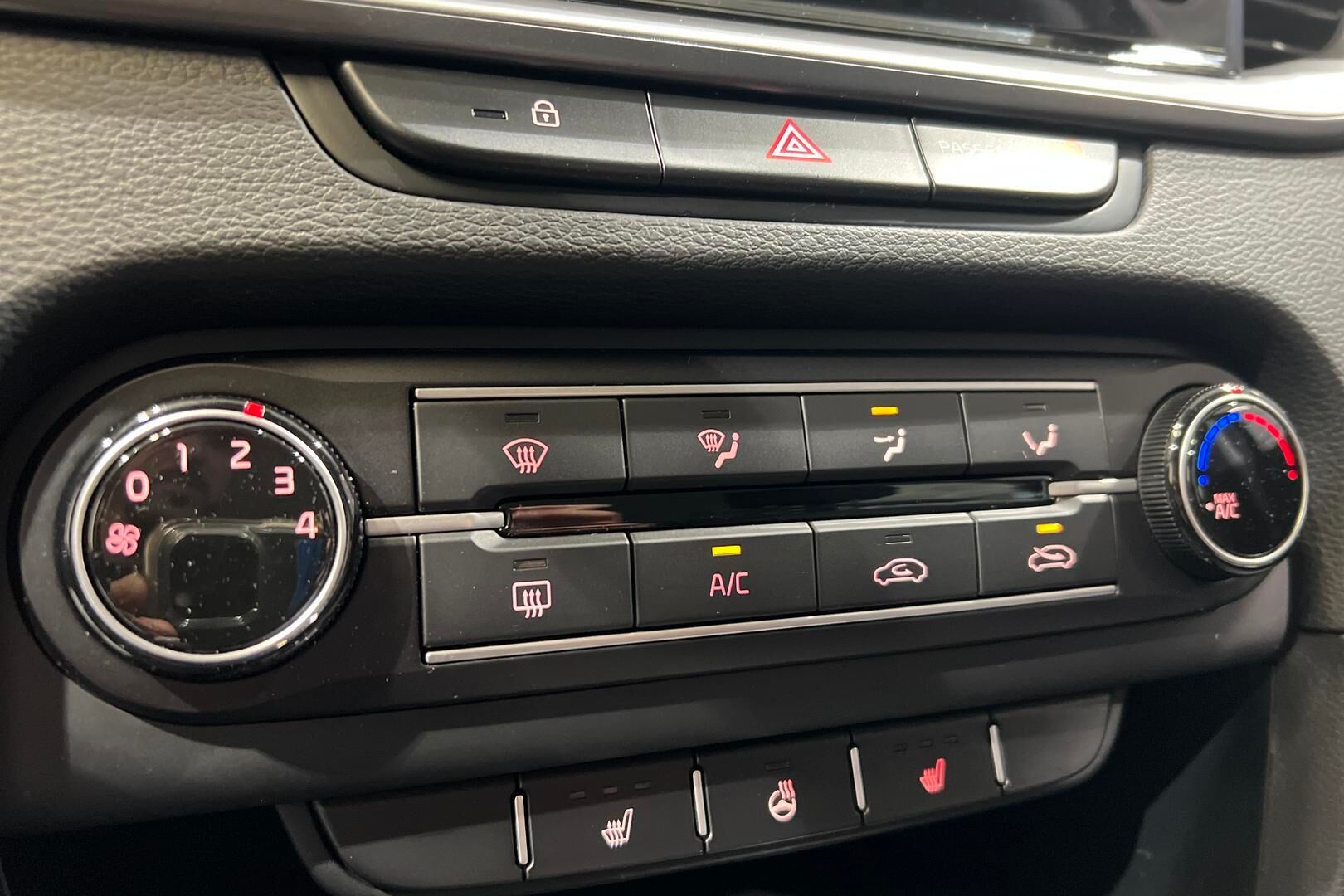 Kia Ceed iso kuva 17