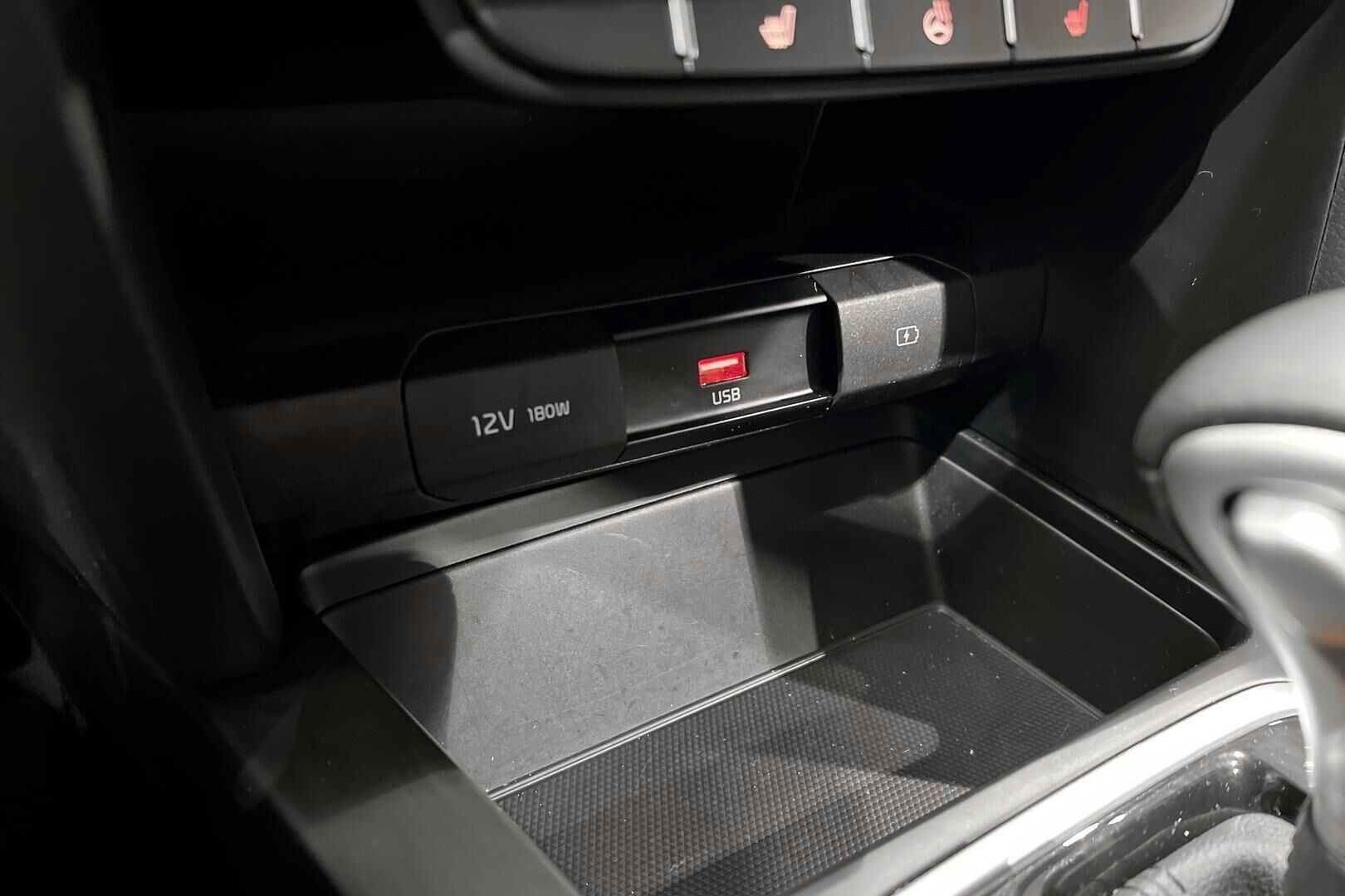 Kia Ceed iso kuva 18