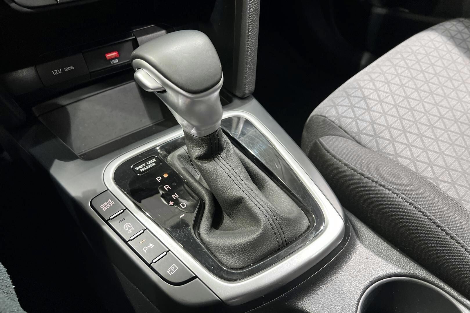 Kia Ceed iso kuva 19