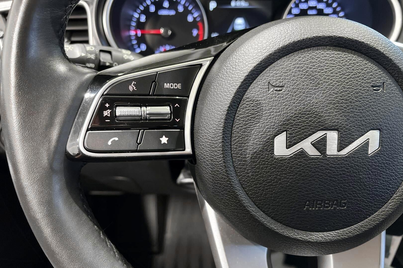 Kia Ceed iso kuva 21