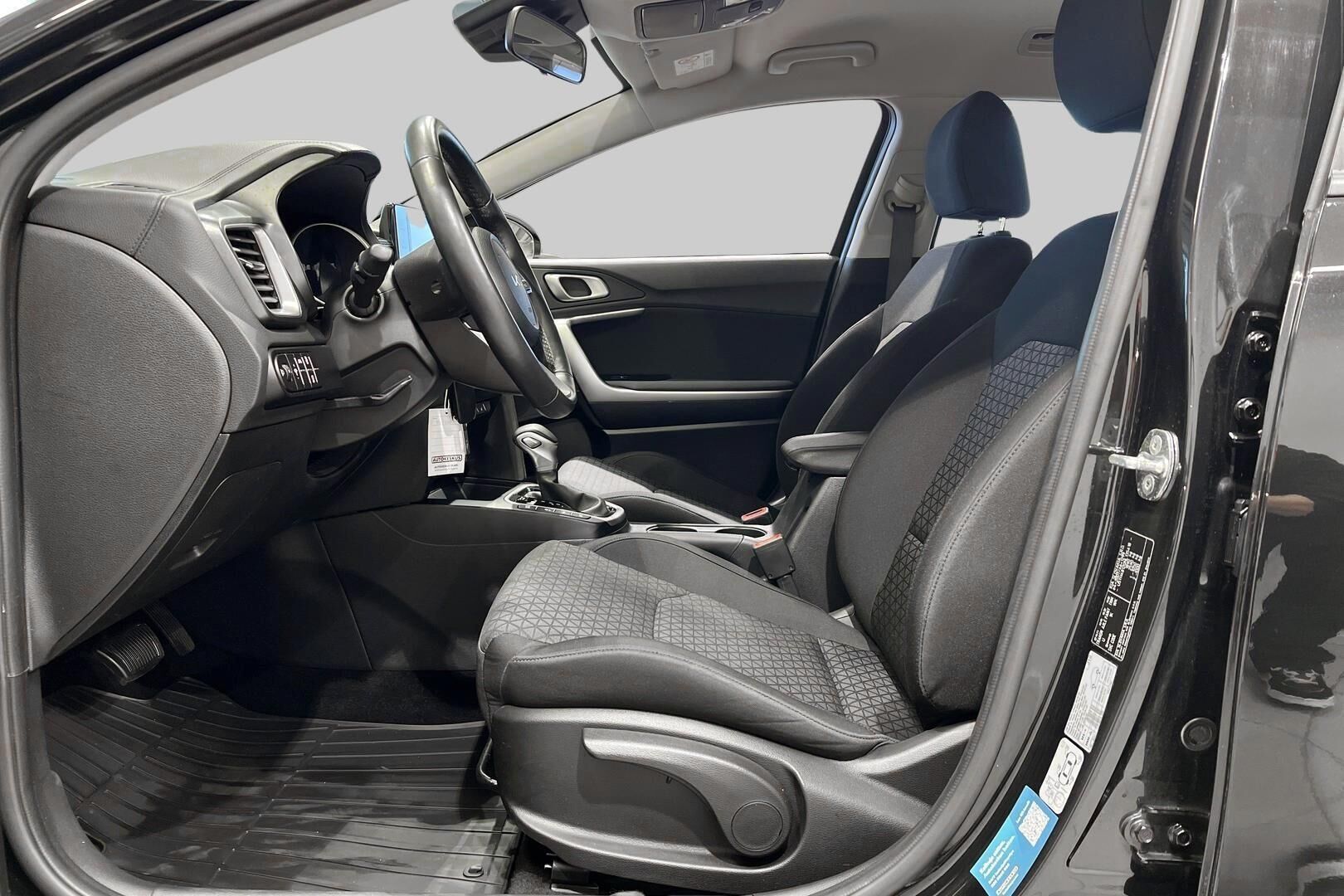 Kia Ceed iso kuva 9