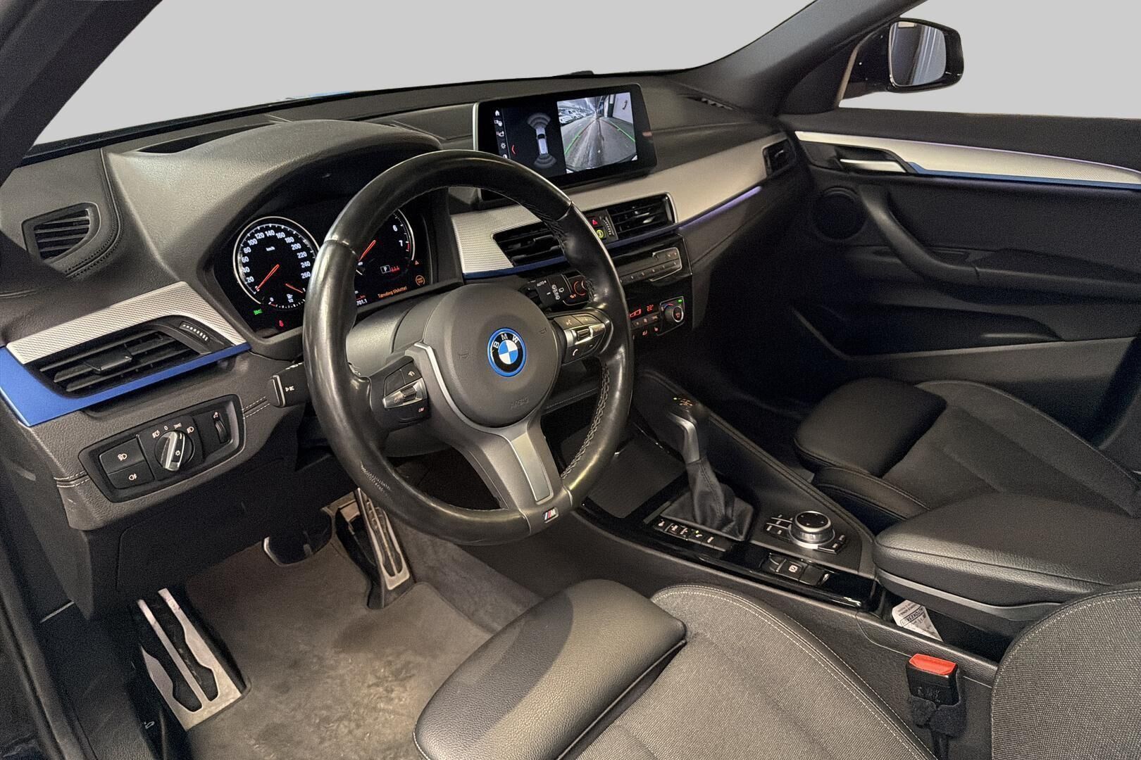 BMW X2 iso kuva 8