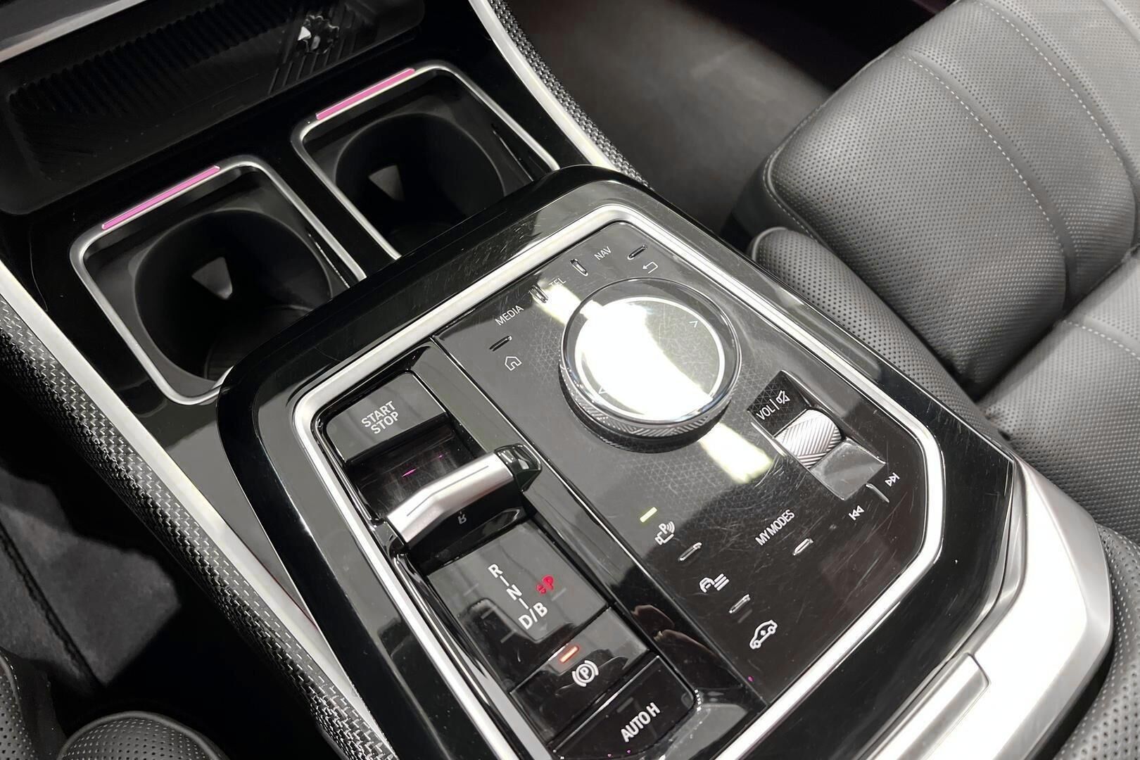 BMW i7 iso kuva 24