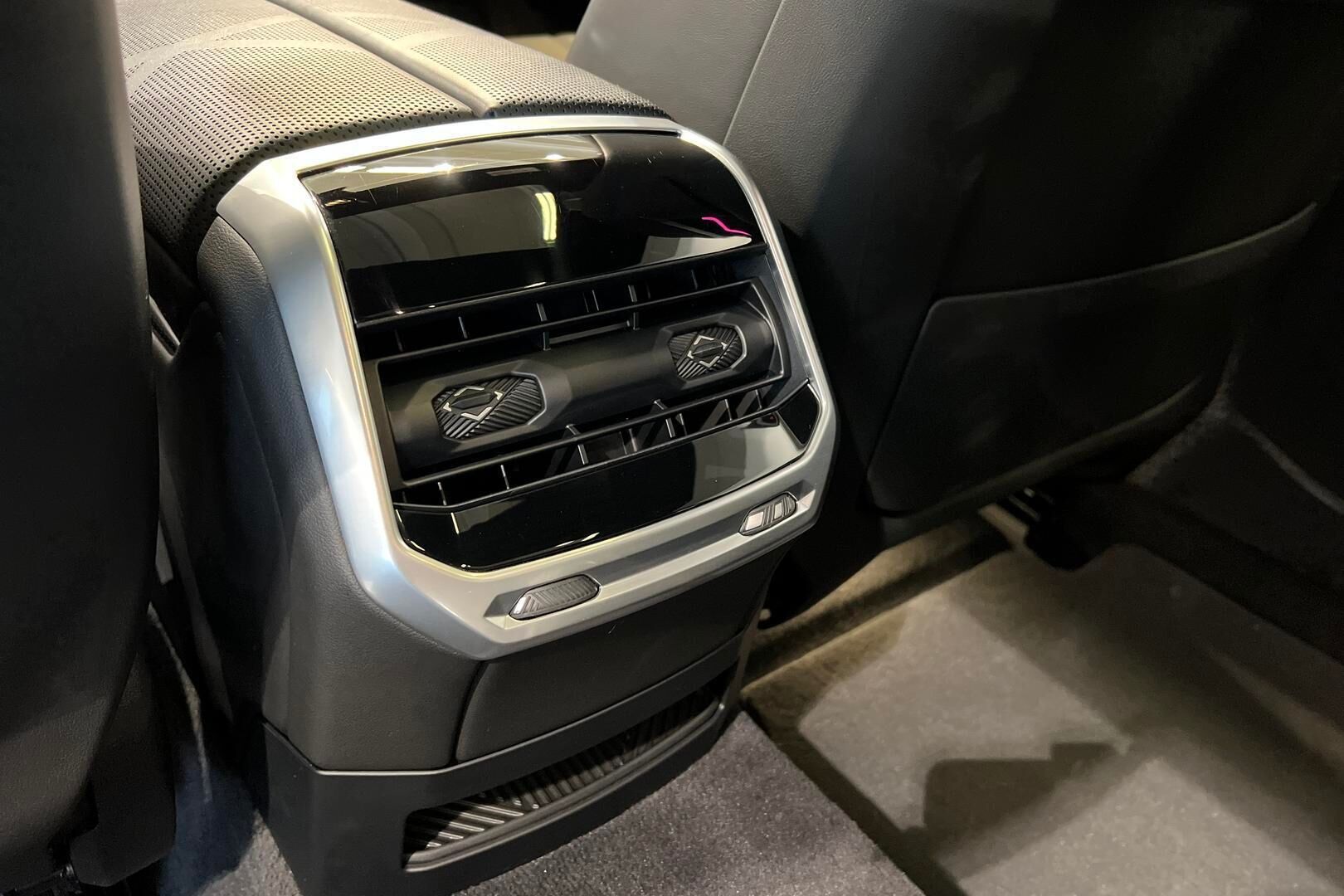 BMW i7 iso kuva 34