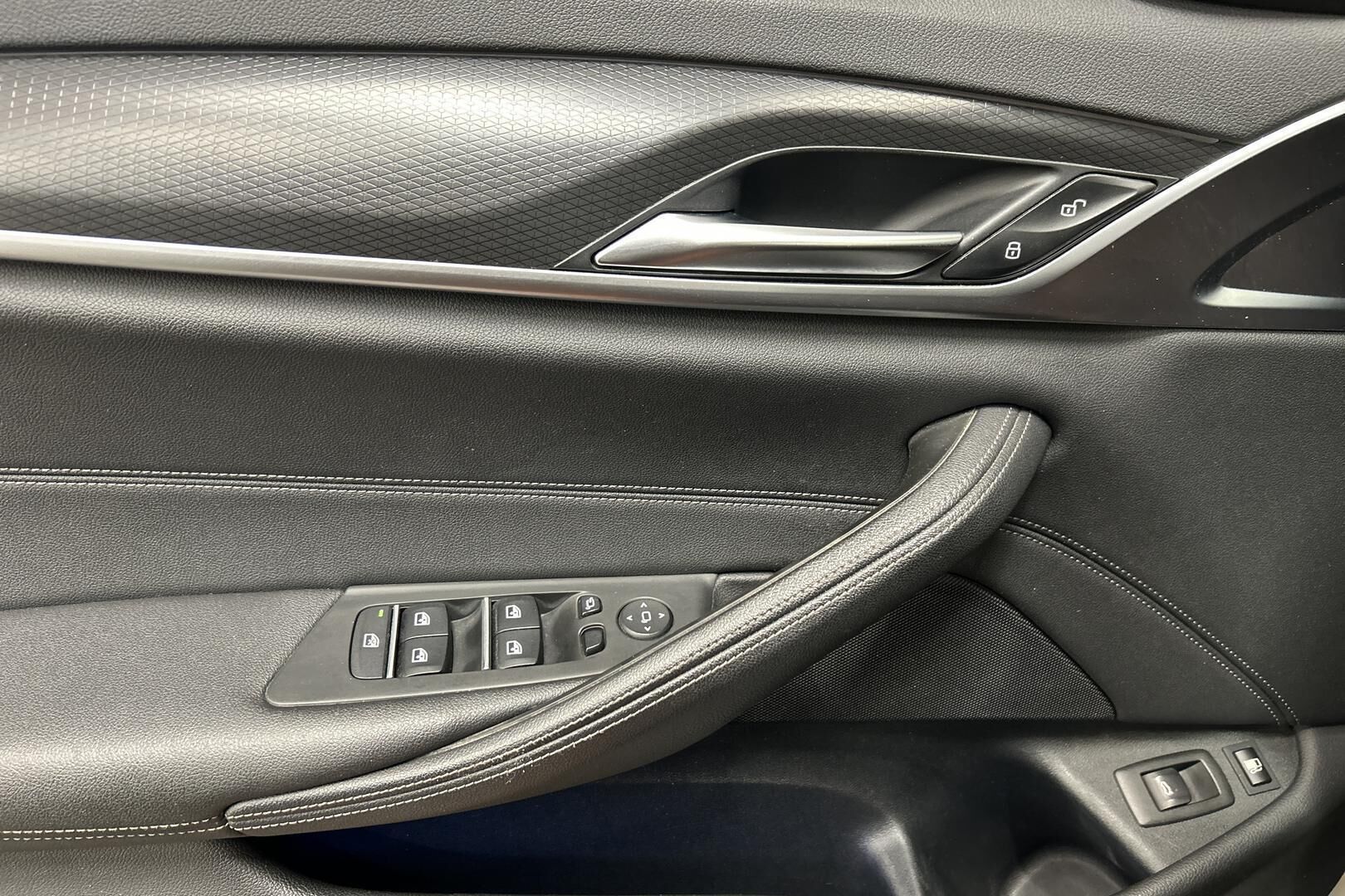 BMW 5-sarja iso kuva 20
