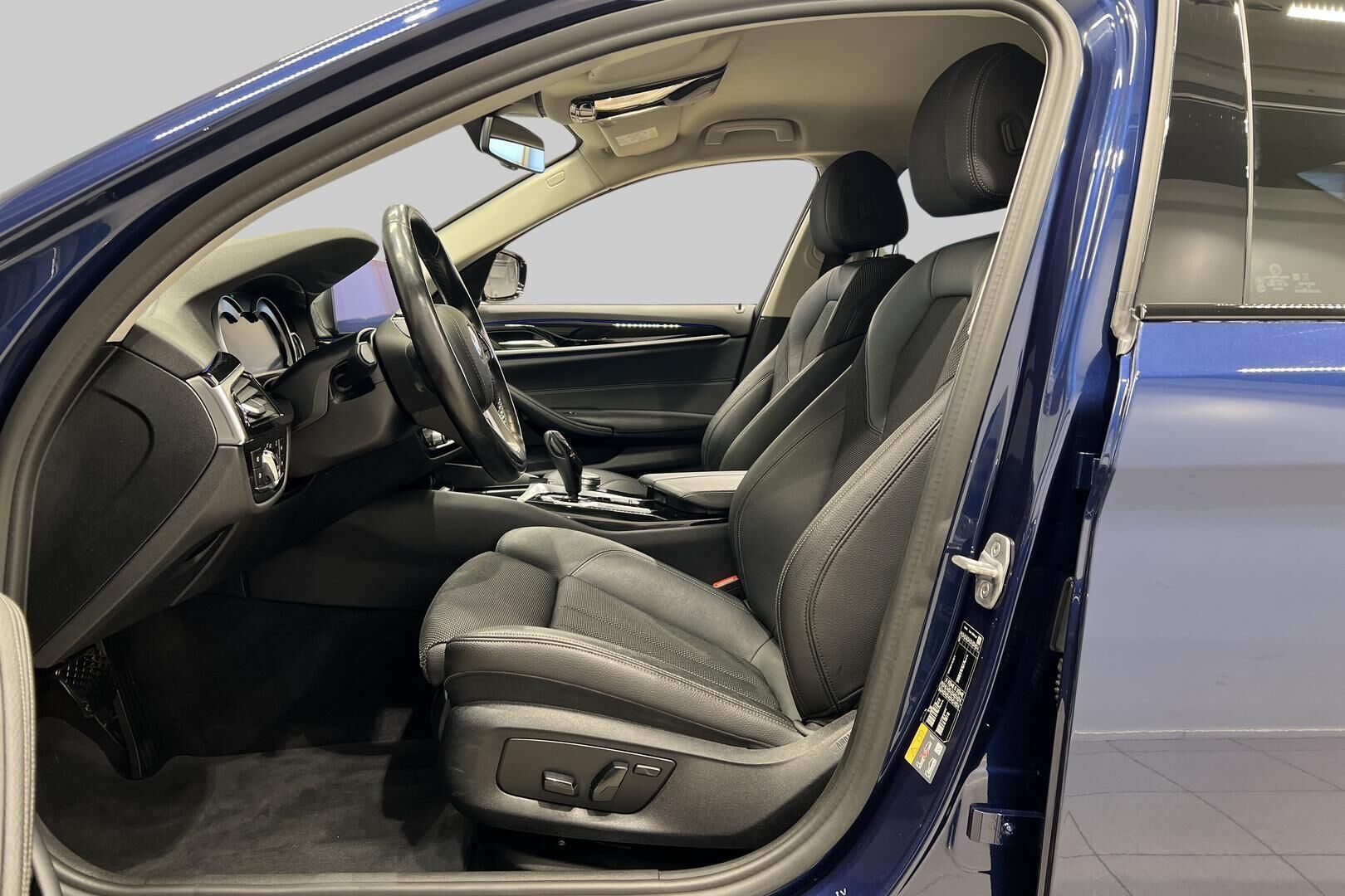 BMW 5-SARJA iso kuva 8