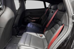 Porsche Taycan esikatselu 10