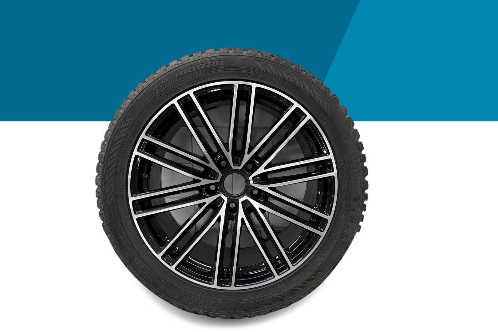 Porsche Taycan iso kuva 14