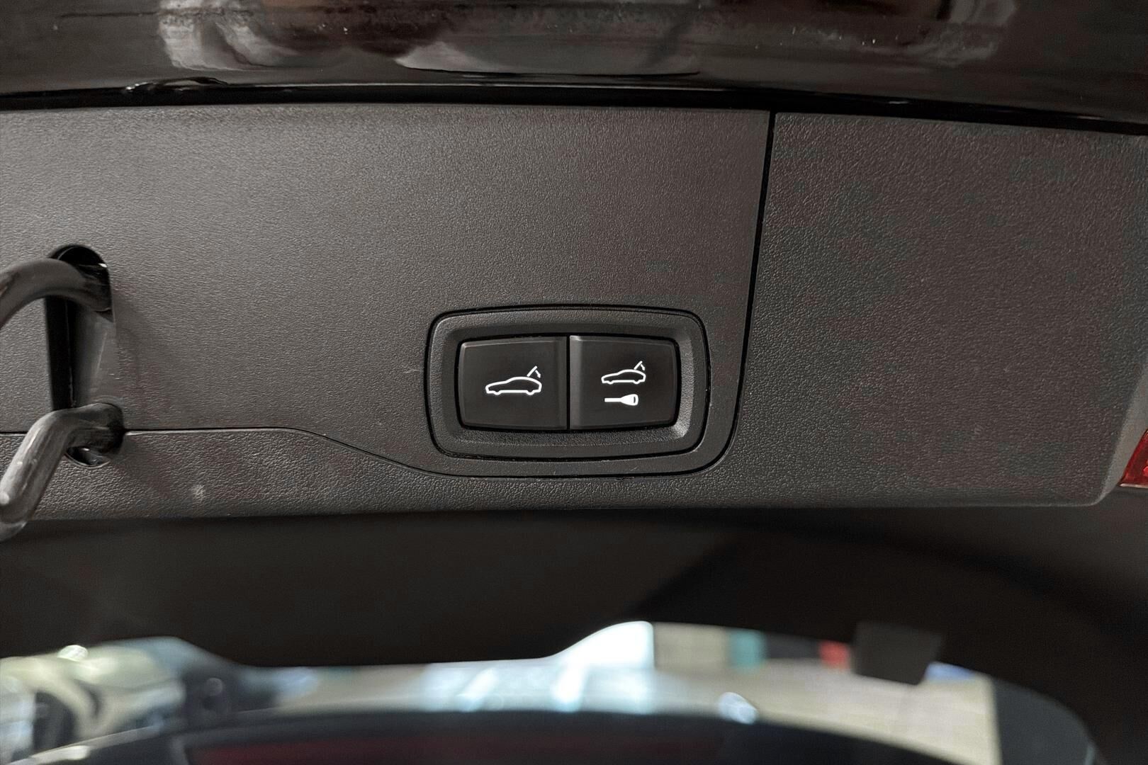 Porsche Taycan iso kuva 15