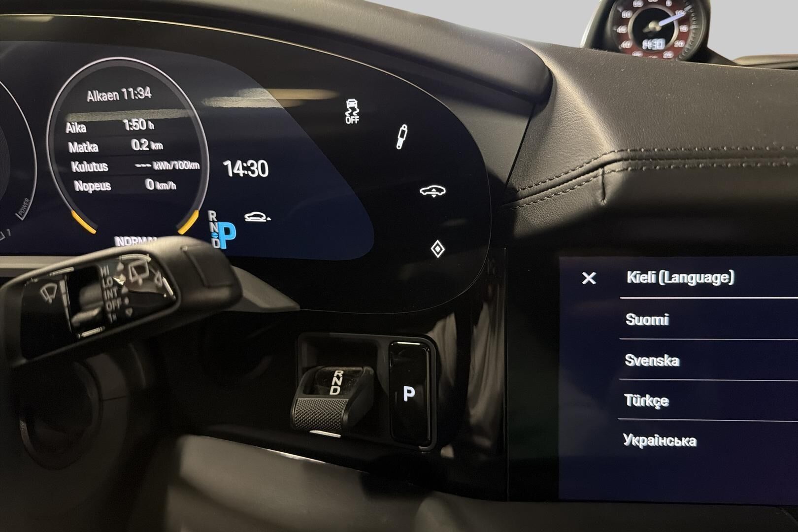 Porsche Taycan iso kuva 19