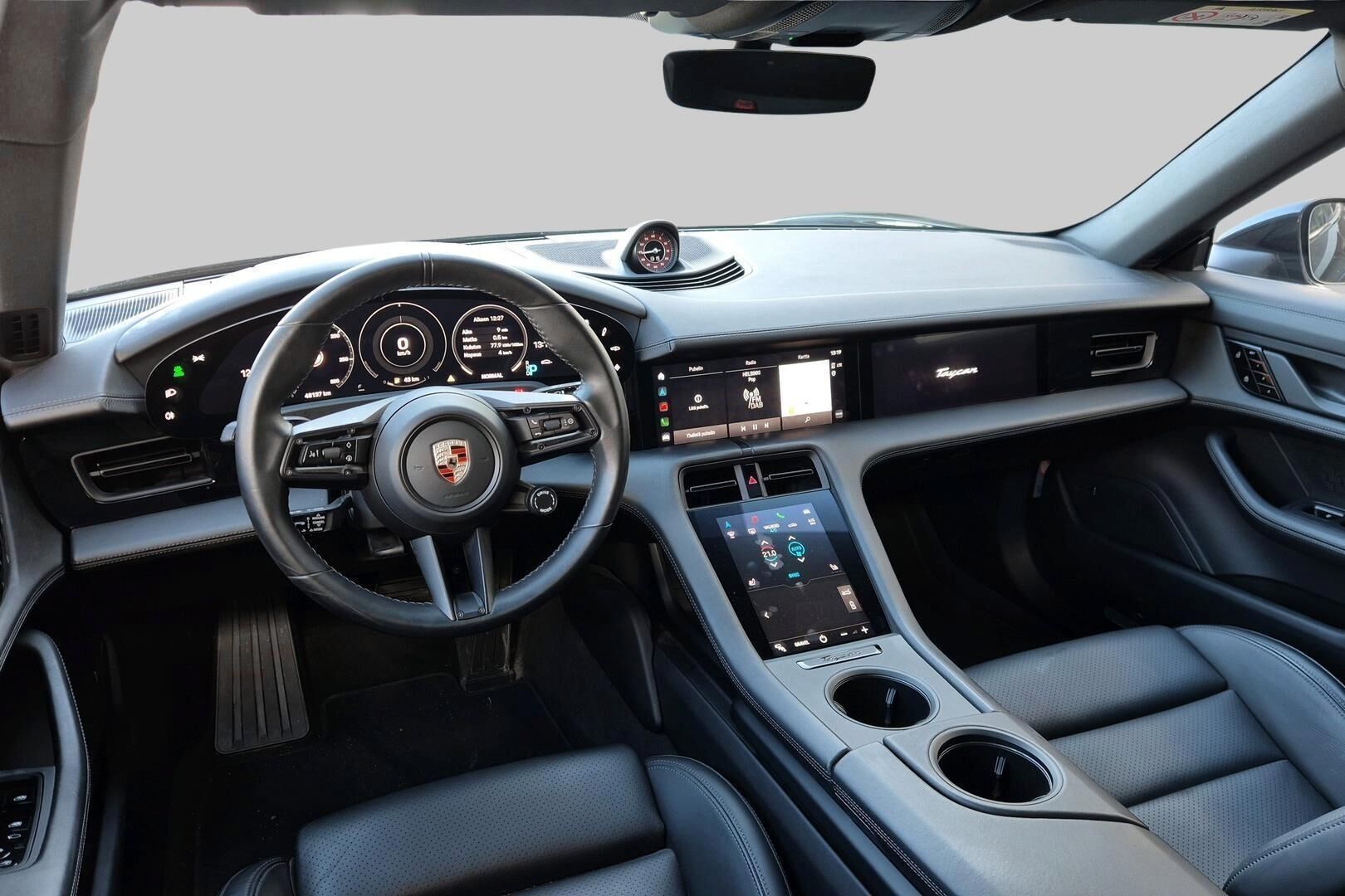 Porsche Taycan iso kuva 2
