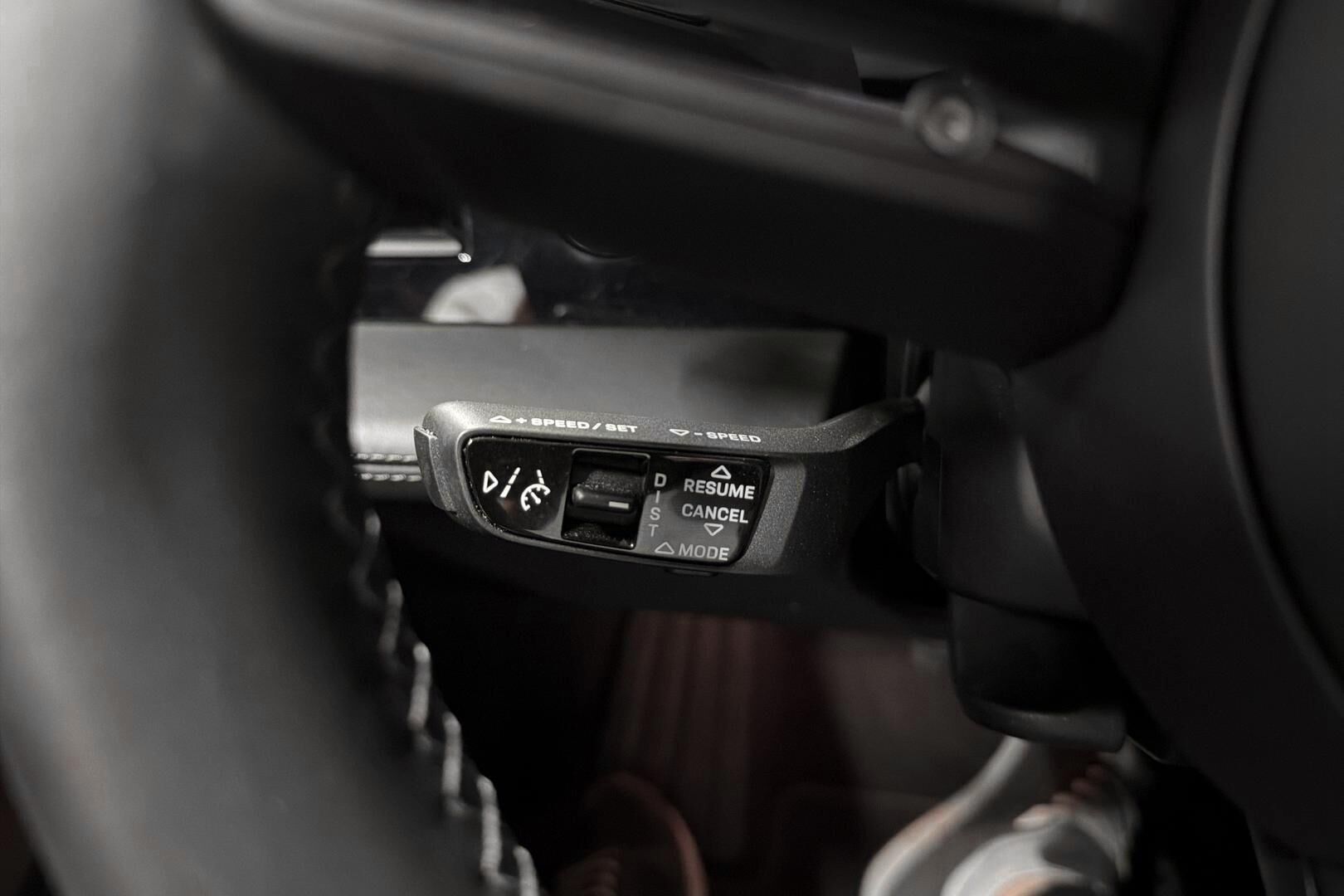 Porsche Taycan iso kuva 25