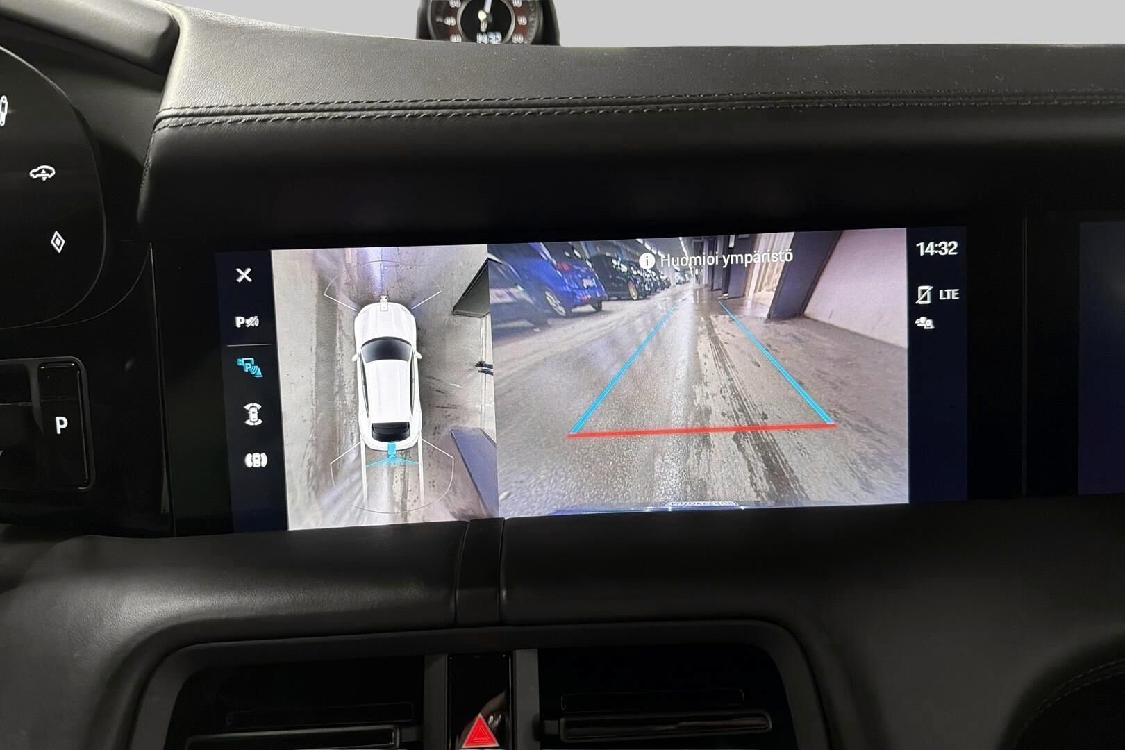 Porsche Taycan iso kuva 32