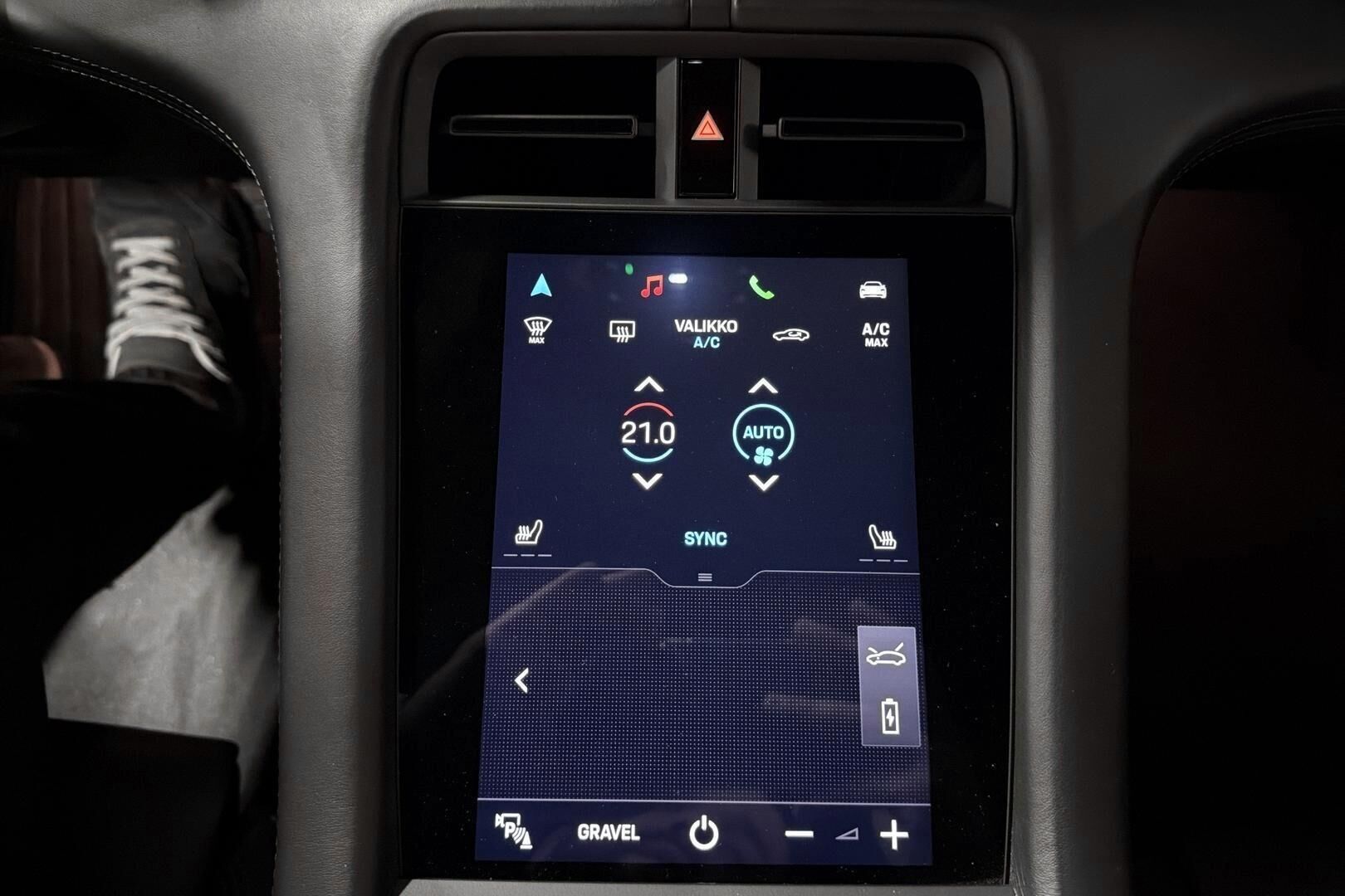 Porsche Taycan iso kuva 33