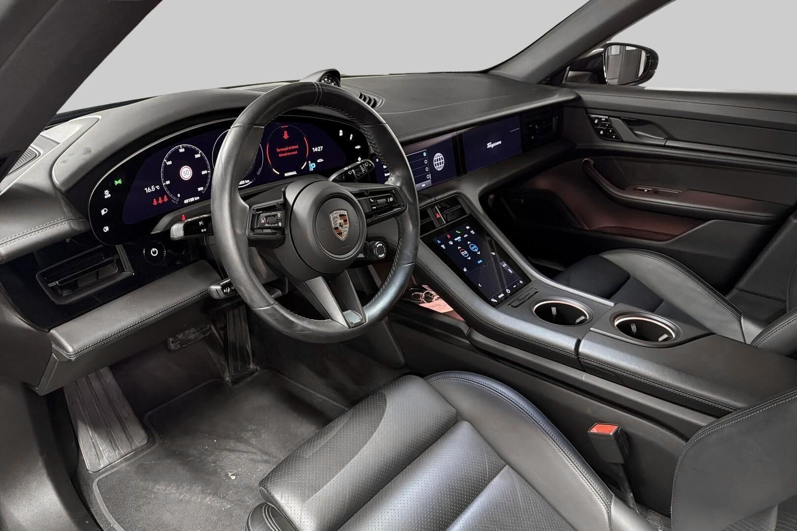 Porsche Taycan iso kuva 9