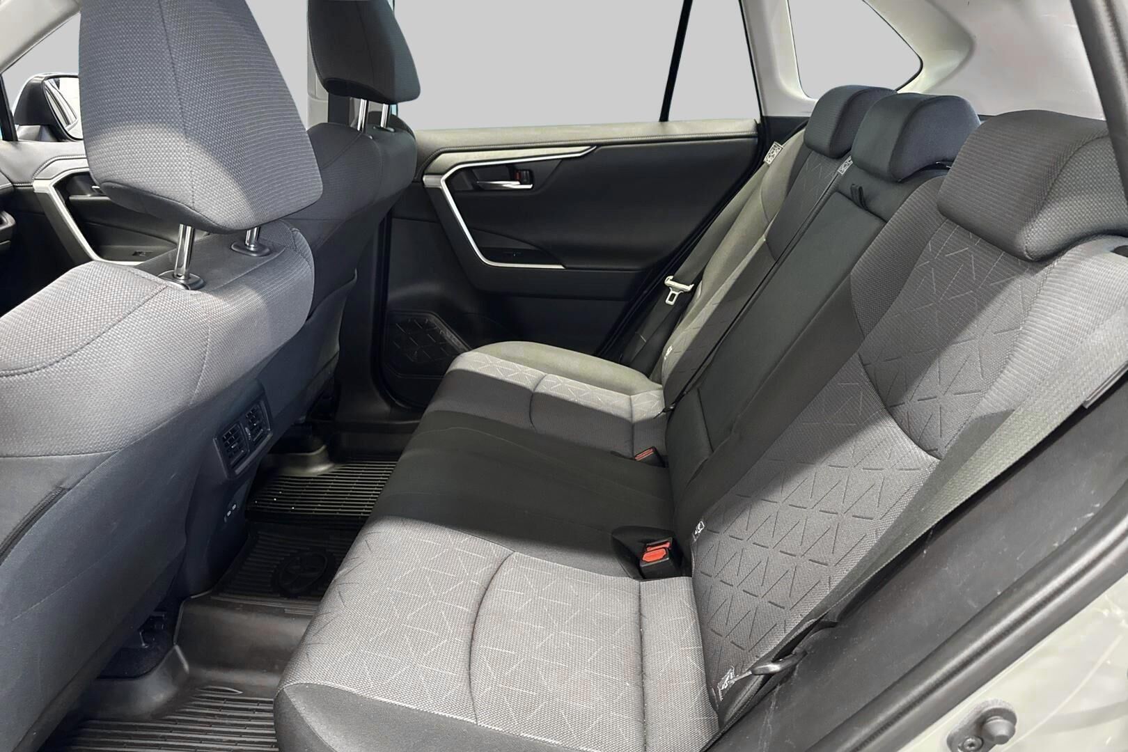 Toyota RAV4 iso kuva 10