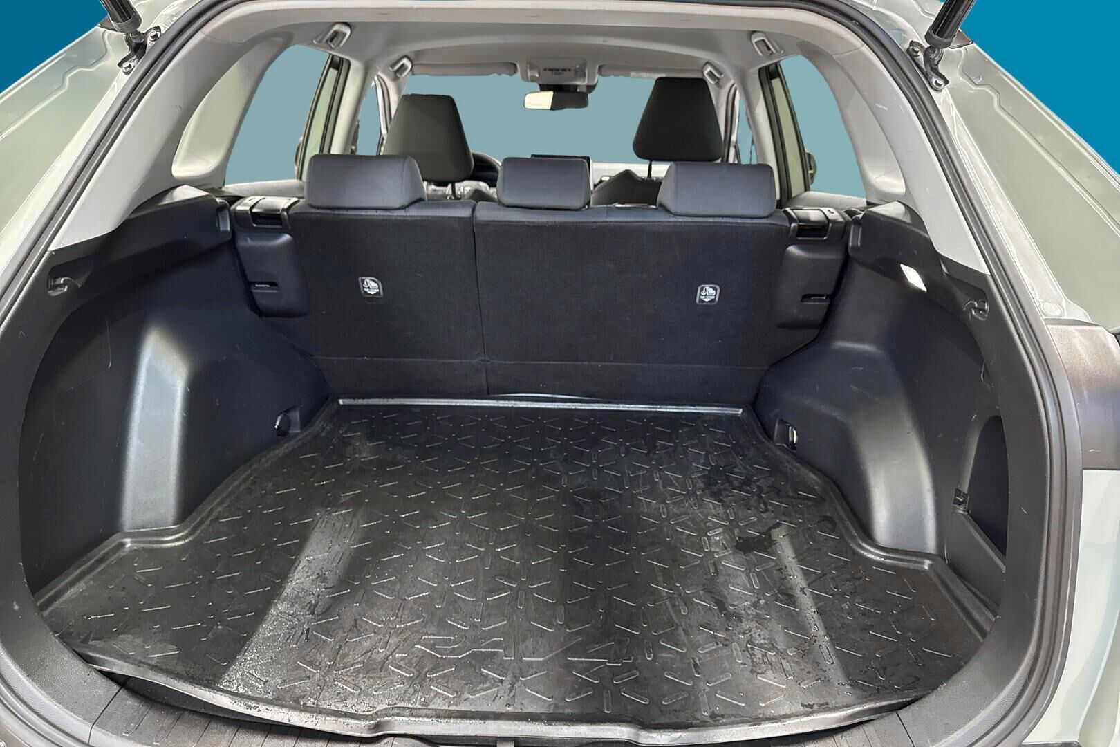 Toyota RAV4 iso kuva 12