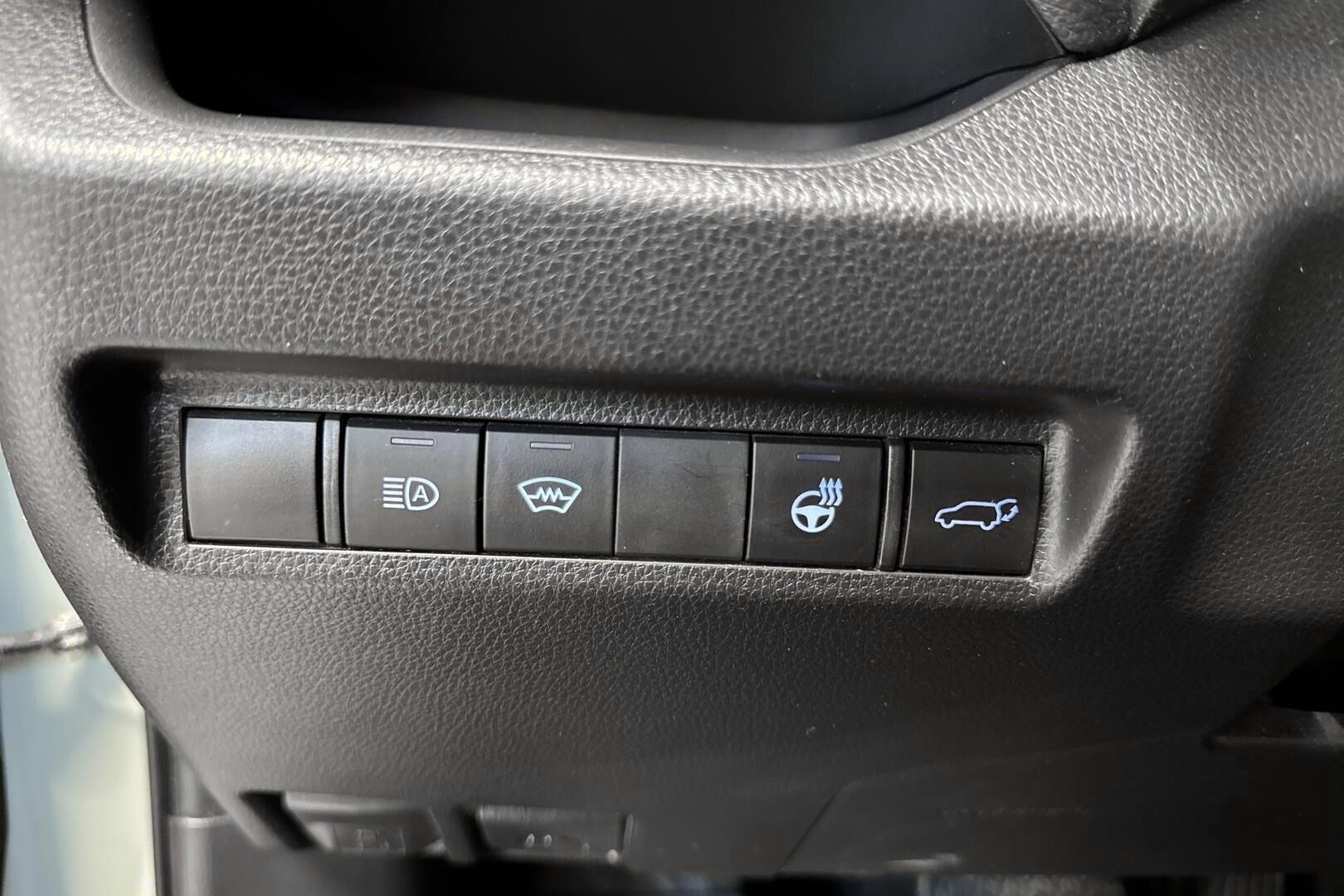 Toyota RAV4 iso kuva 16
