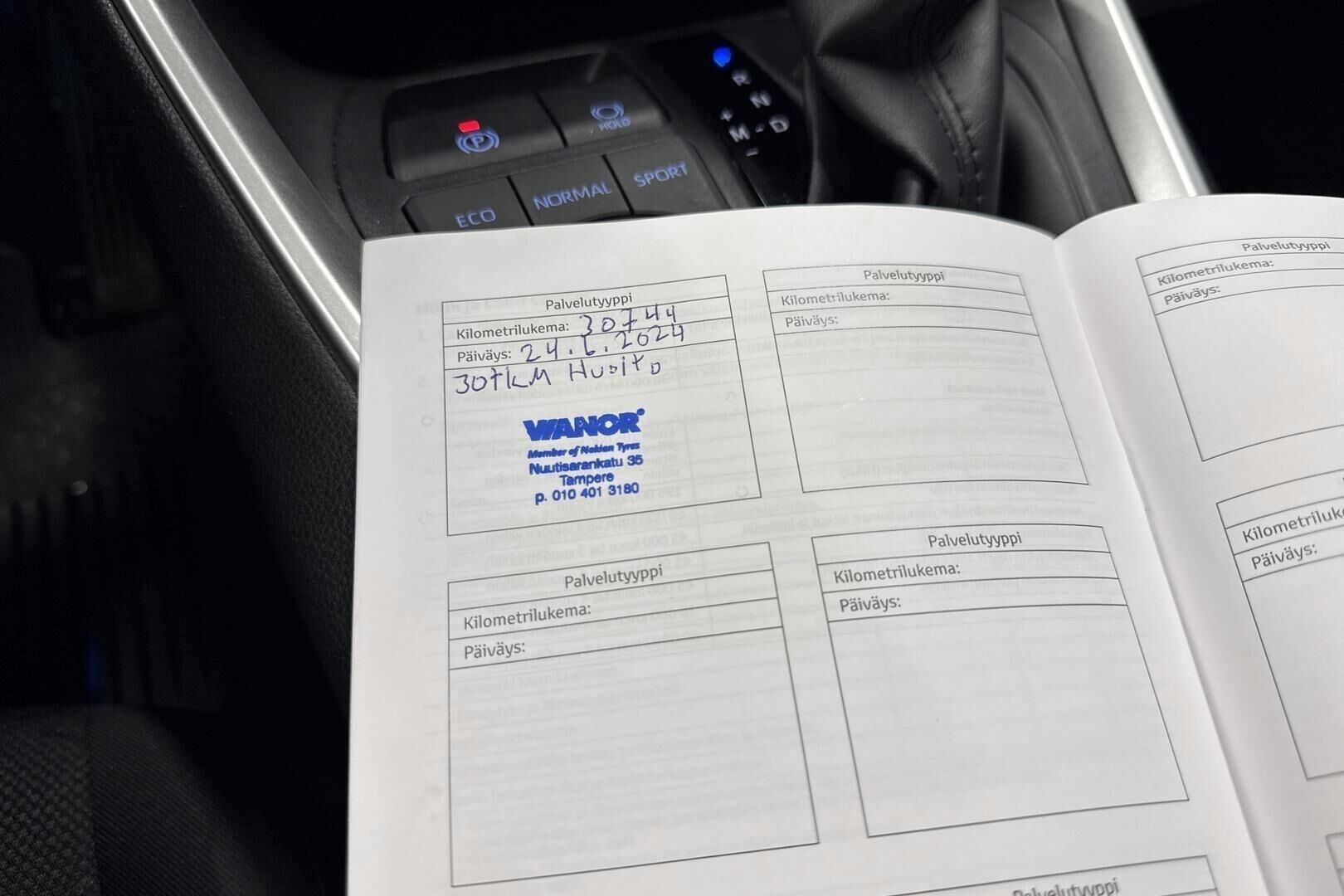 Toyota RAV4 iso kuva 19