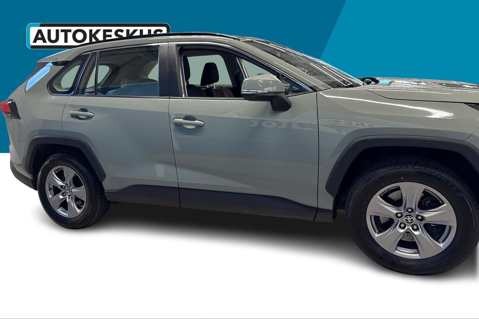 Toyota RAV4 iso kuva 4