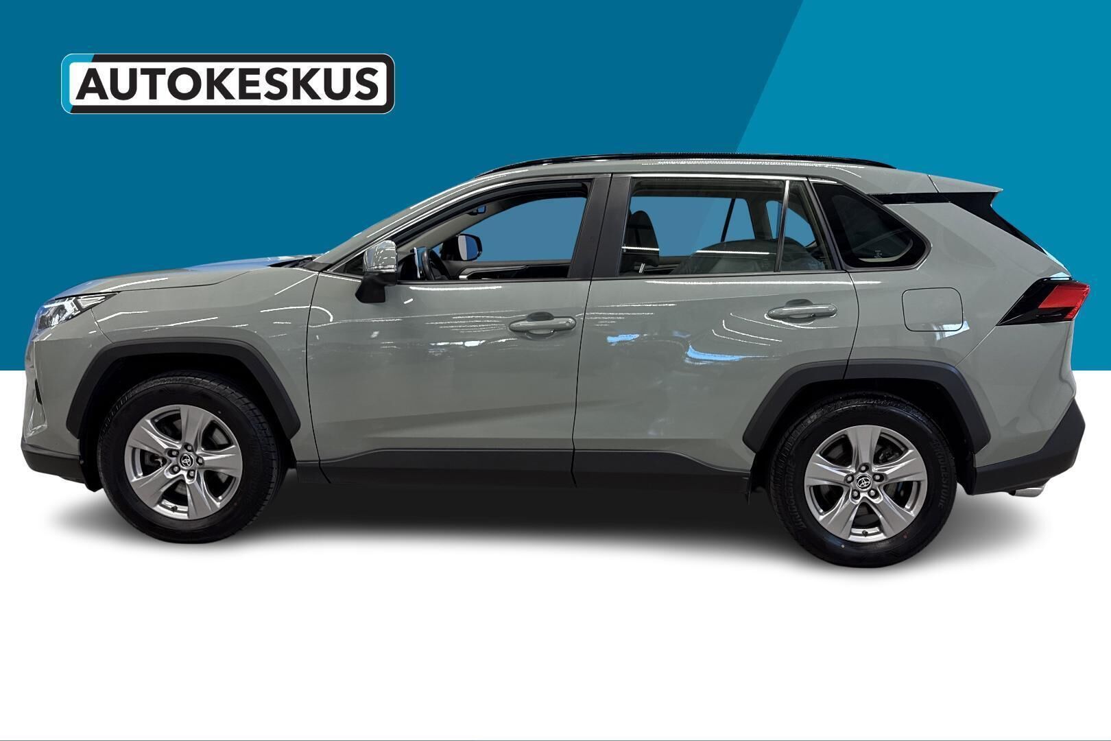 Toyota RAV4 iso kuva 8