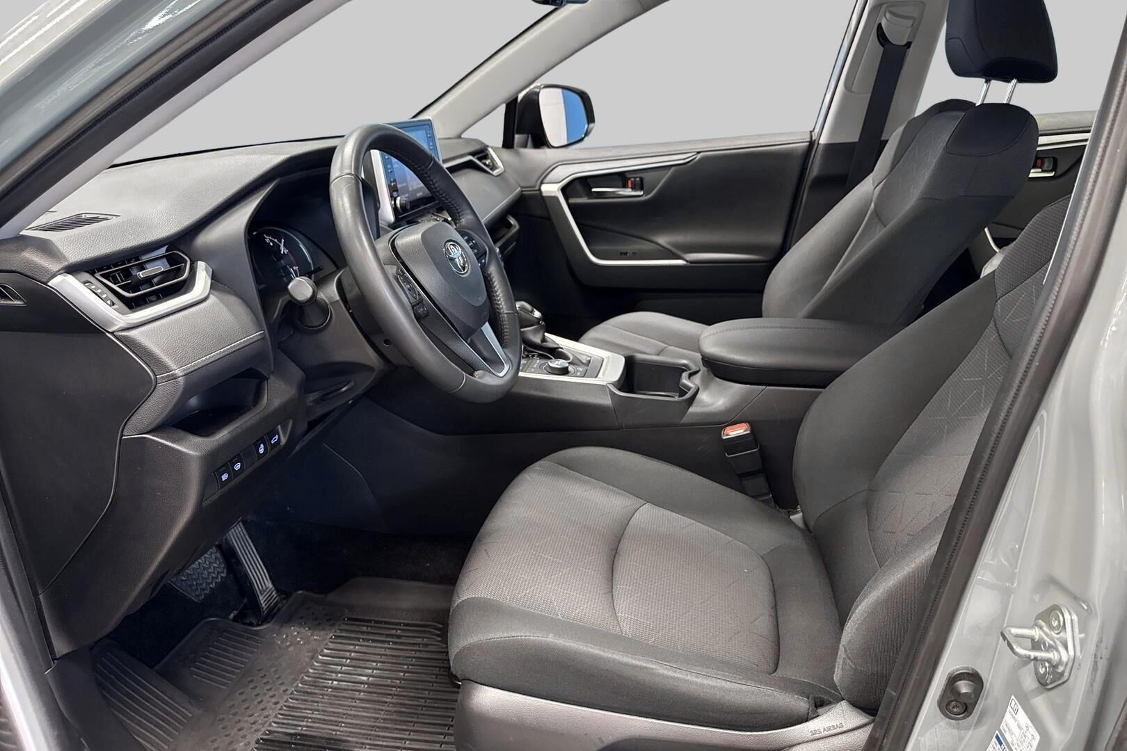 Toyota RAV4 iso kuva 9
