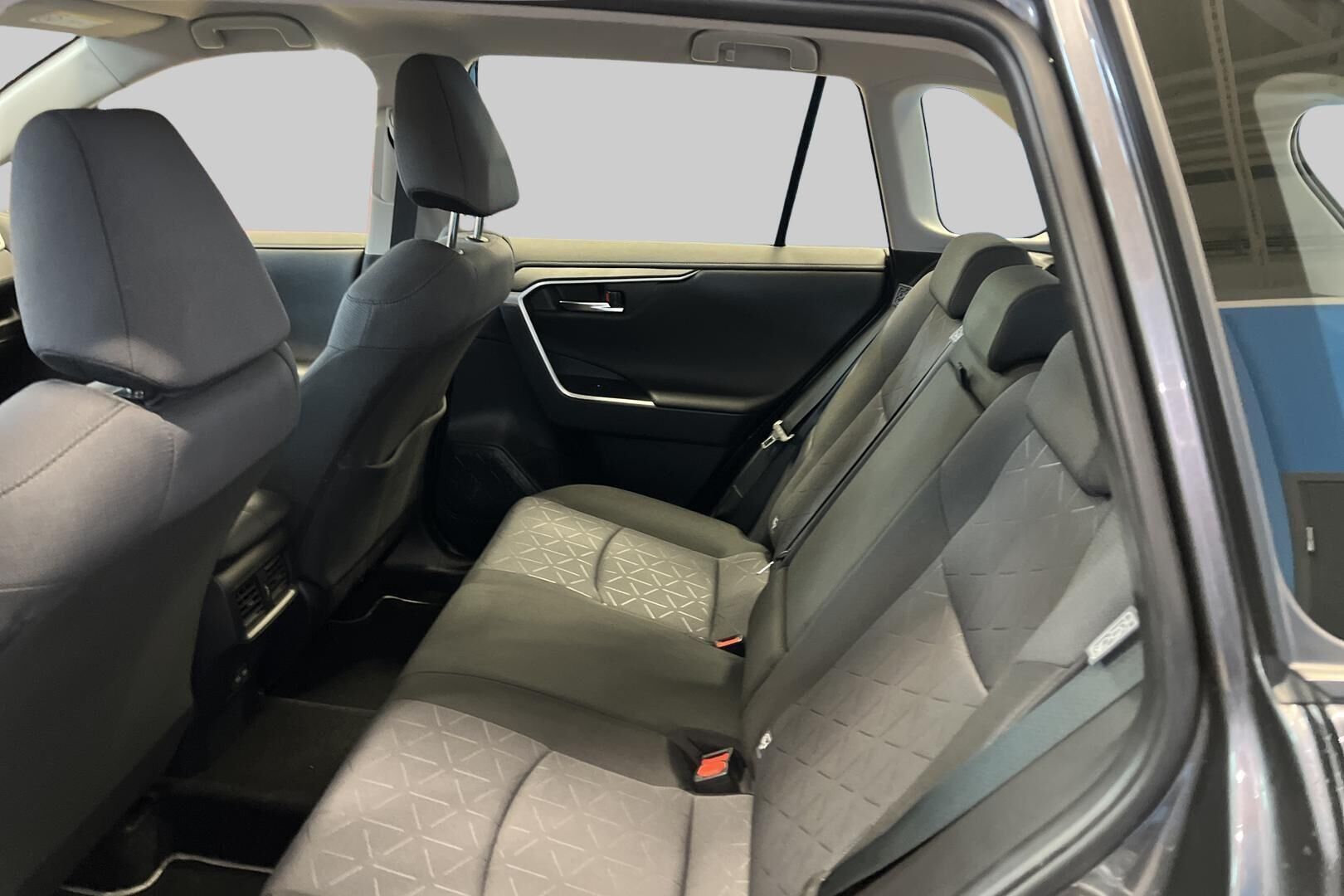 Toyota RAV4 iso kuva 10