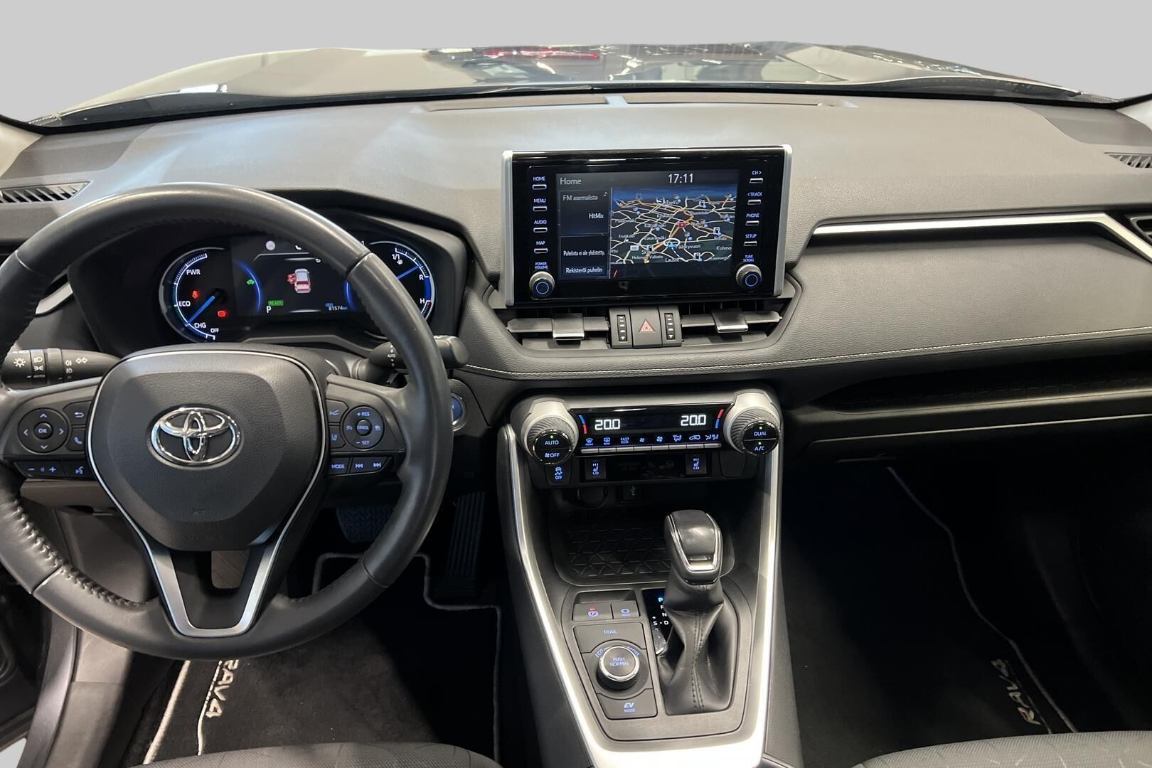 Toyota RAV4 iso kuva 11
