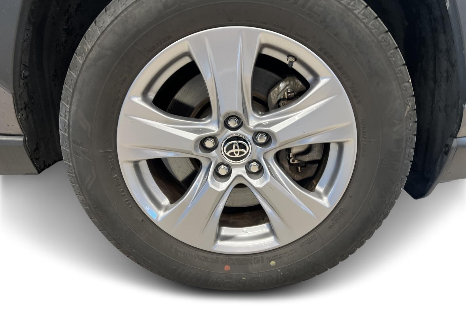 Toyota RAV4 iso kuva 13